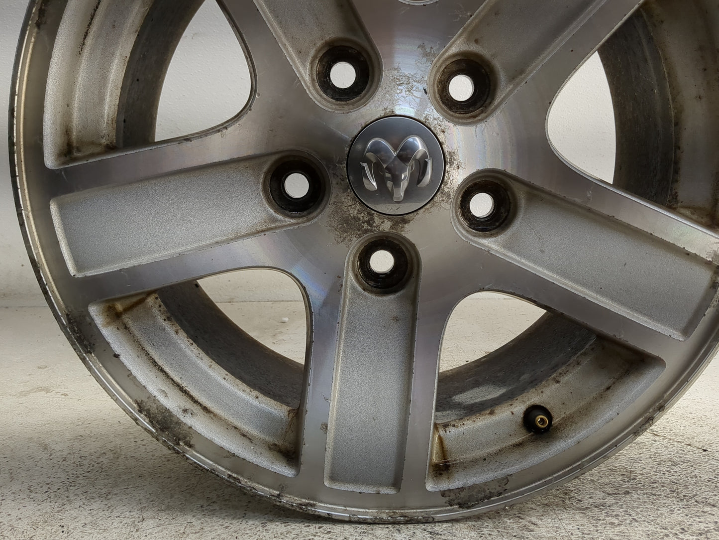 2004-2007 Dodge Durango Oem Wheel Rim 1374702 - Oemusedautoparts1.com