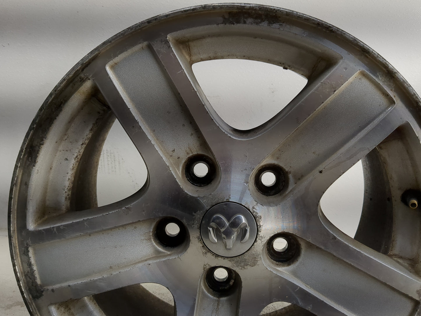 2004-2007 Dodge Durango Oem Wheel Rim 1374703 - Oemusedautoparts1.com