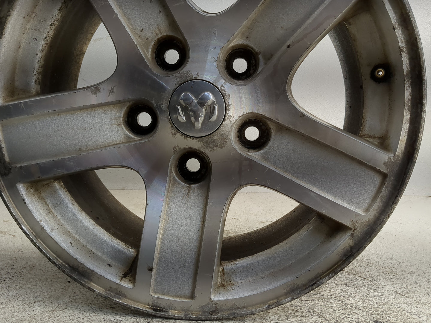 2004-2007 Dodge Durango Oem Wheel Rim 1374703 - Oemusedautoparts1.com