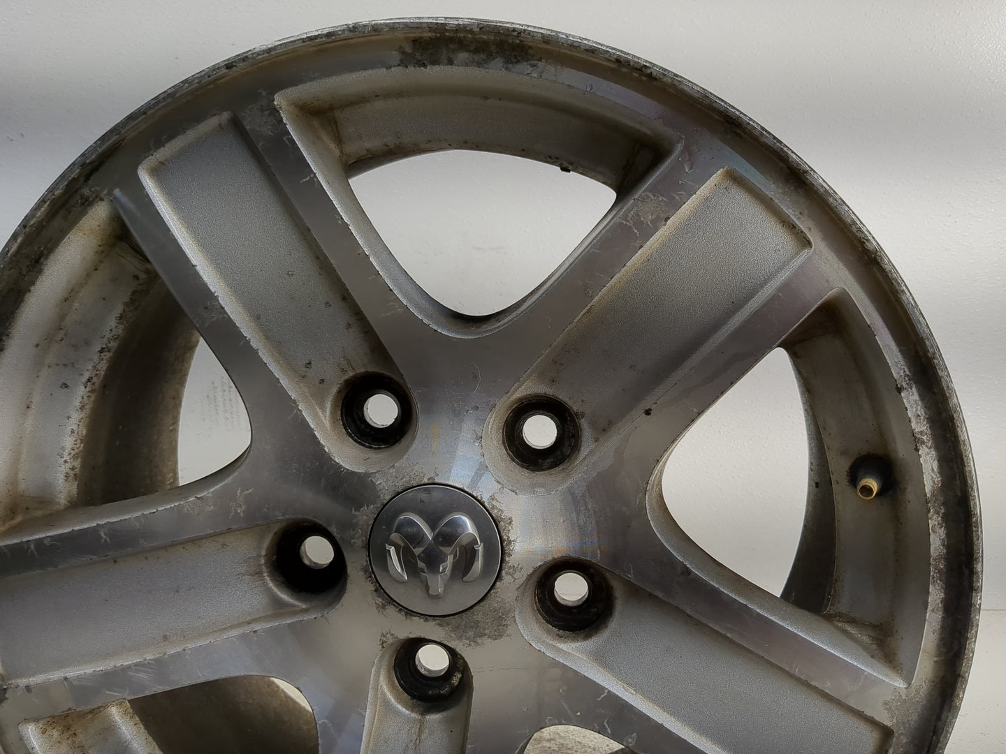 2004-2007 Dodge Durango Oem Wheel Rim 1374703 - Oemusedautoparts1.com