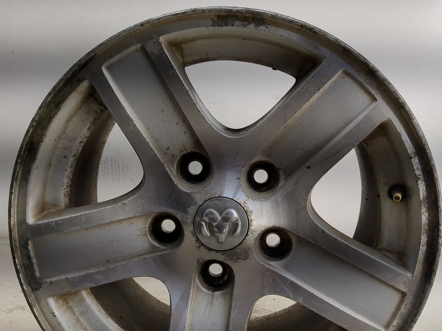 2004-2007 Dodge Durango Oem Wheel Rim 1374703 - Oemusedautoparts1.com