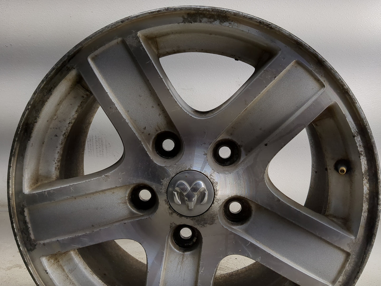 2004-2007 Dodge Durango Oem Wheel Rim 1374703 - Oemusedautoparts1.com