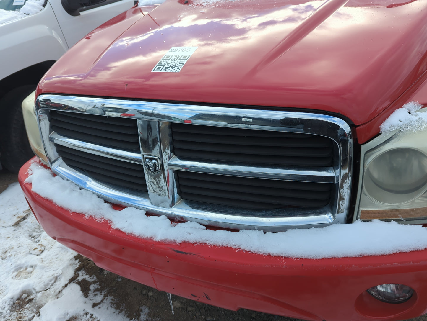 2004-2006 Dodge Durango Front Grille Bumper Not Included - Oemusedautoparts1.com