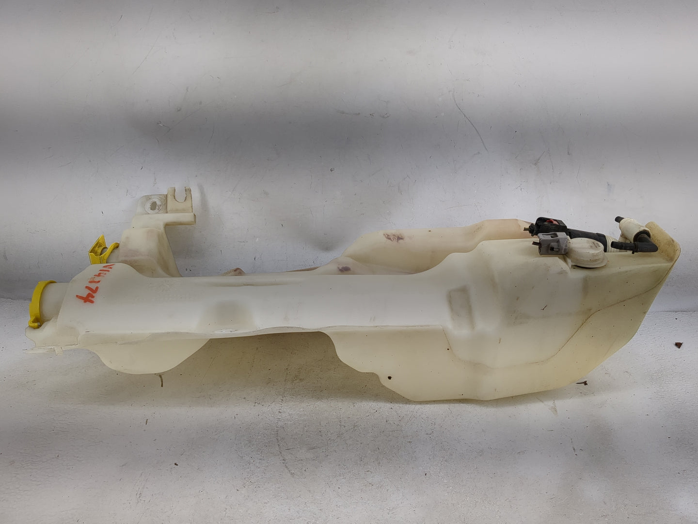 2004-2006 Dodge Durango Windshield Washer Fluid Reservoir Bottle 1482177 - Oemusedautoparts1.com