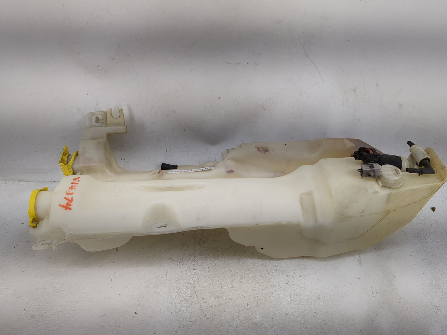 2004-2006 Dodge Durango Windshield Washer Fluid Reservoir Bottle 1482177 - Oemusedautoparts1.com