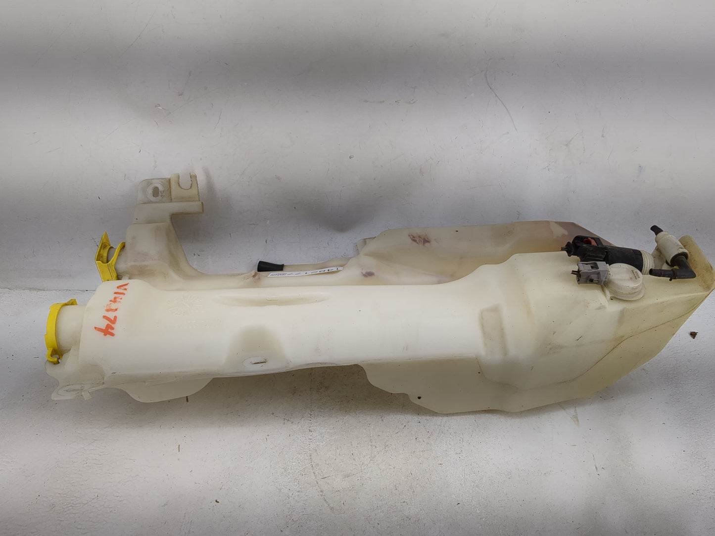2004-2006 Dodge Durango Windshield Washer Fluid Reservoir Bottle 1482177 - Oemusedautoparts1.com