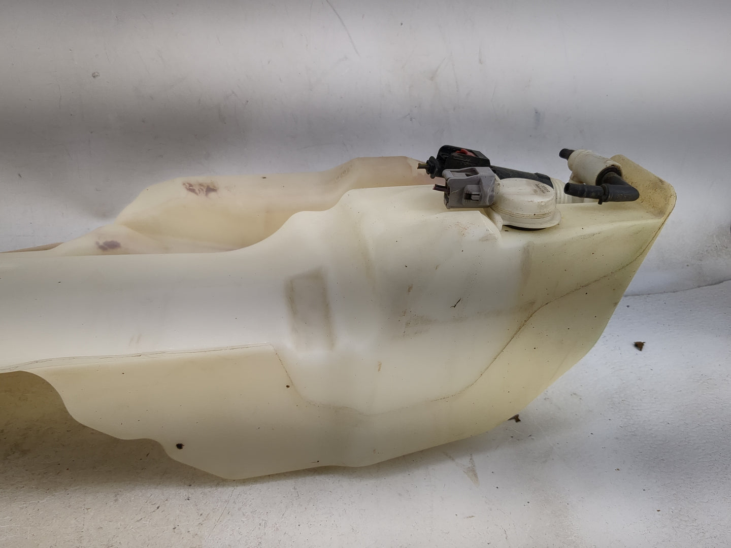 2004-2006 Dodge Durango Windshield Washer Fluid Reservoir Bottle 1482177 - Oemusedautoparts1.com