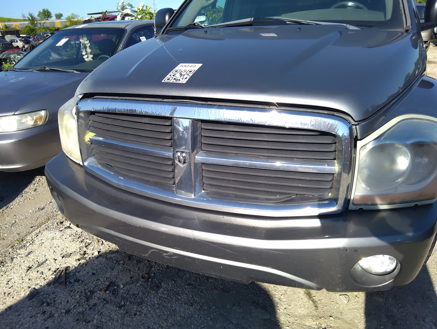 2004-2006 Dodge Durango Front Grille Bumper Not Included 5038657 - Oemusedautoparts1.com