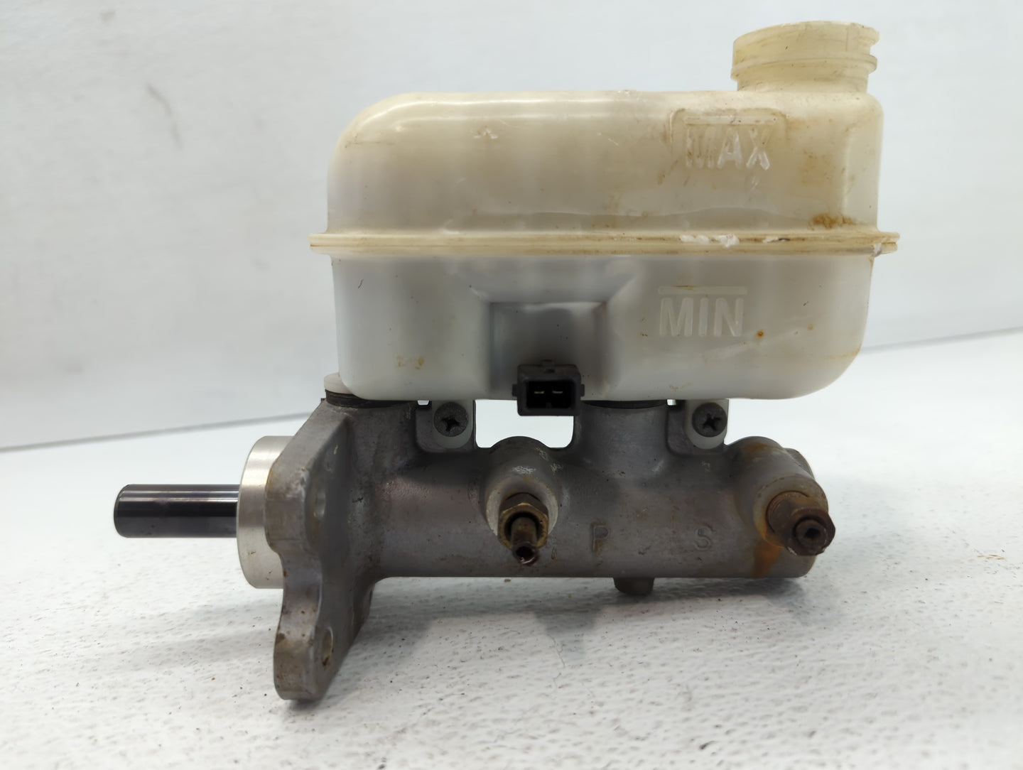 2006-2006 Dodge Durango Brake Master Cylinder 606906 - Oemusedautoparts1.com