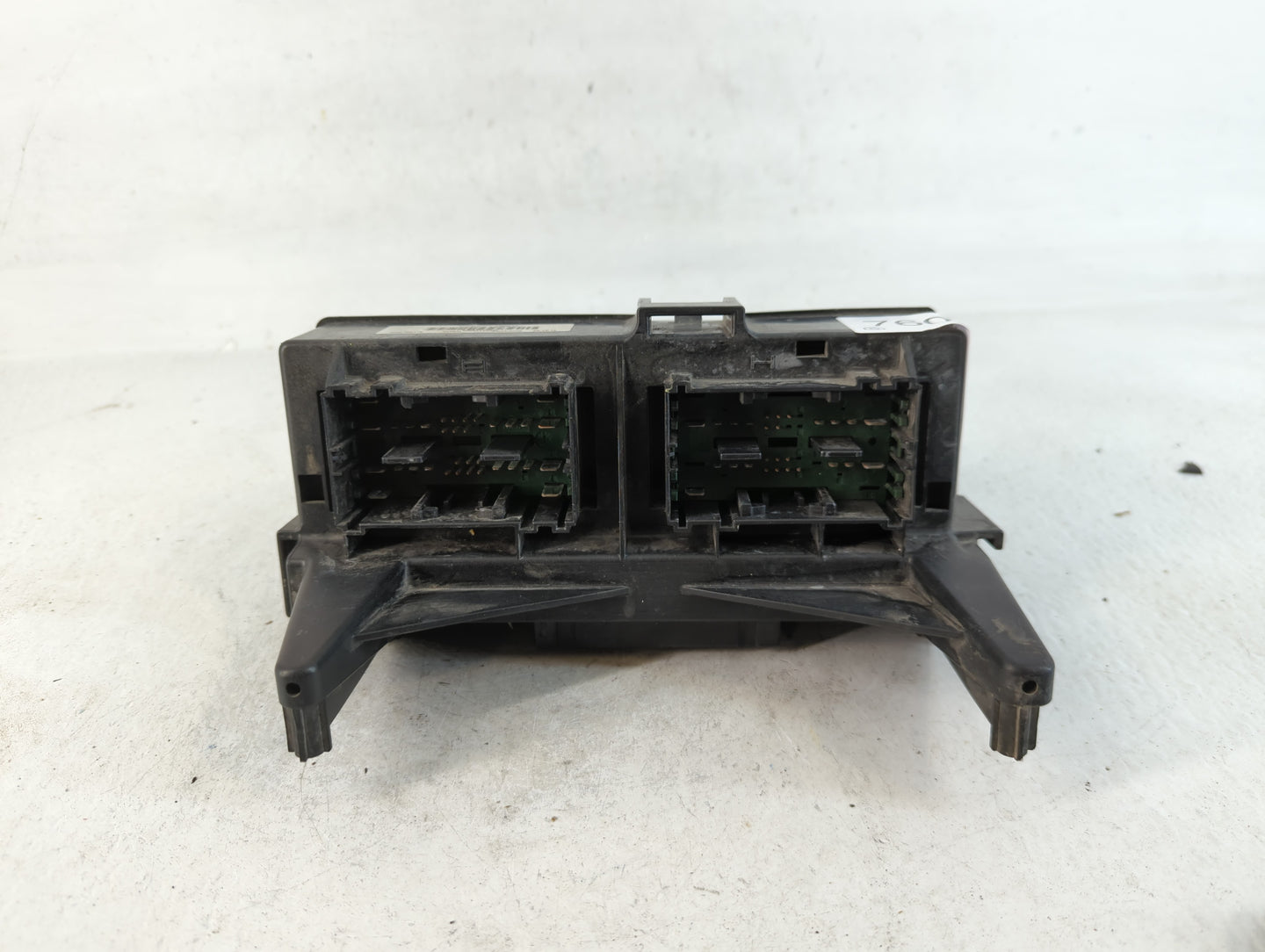 2004-2006 Dodge Durango Fusebox Fuse Box Panel Relay Module P/N:04692112AD Fits Fits 2004 2005 2006 OEM Used Auto Parts - Oe