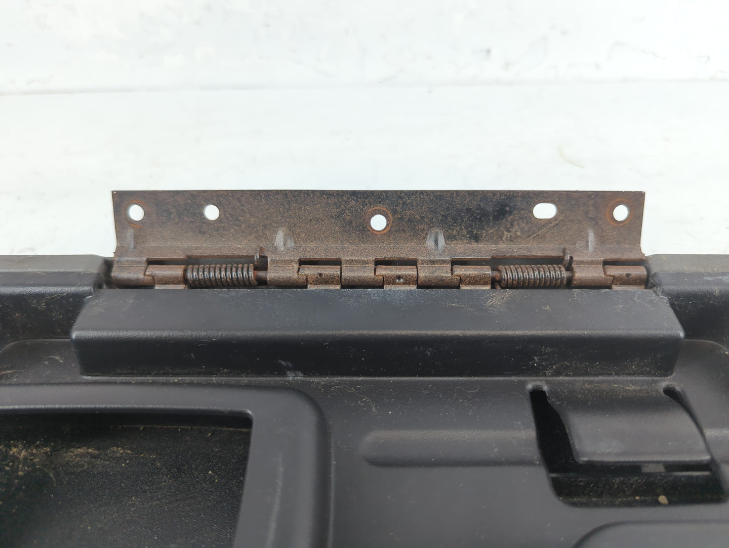 2004-2006 Dodge Durango Center Console Armrest Cover Lid Fits Fits 2004 2005 2006 OEM Used Auto Parts - Oemusedautoparts1.co