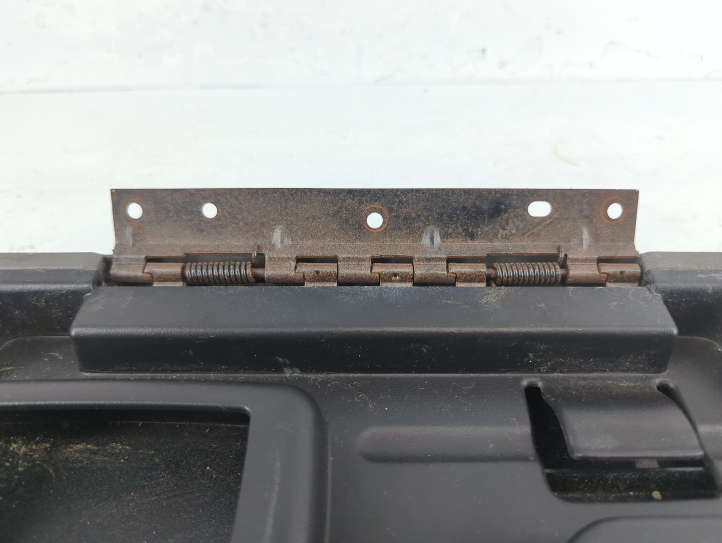 2004-2006 Dodge Durango Center Console Armrest Cover Lid Fits Fits 2004 2005 2006 OEM Used Auto Parts - Oemusedautoparts1.co