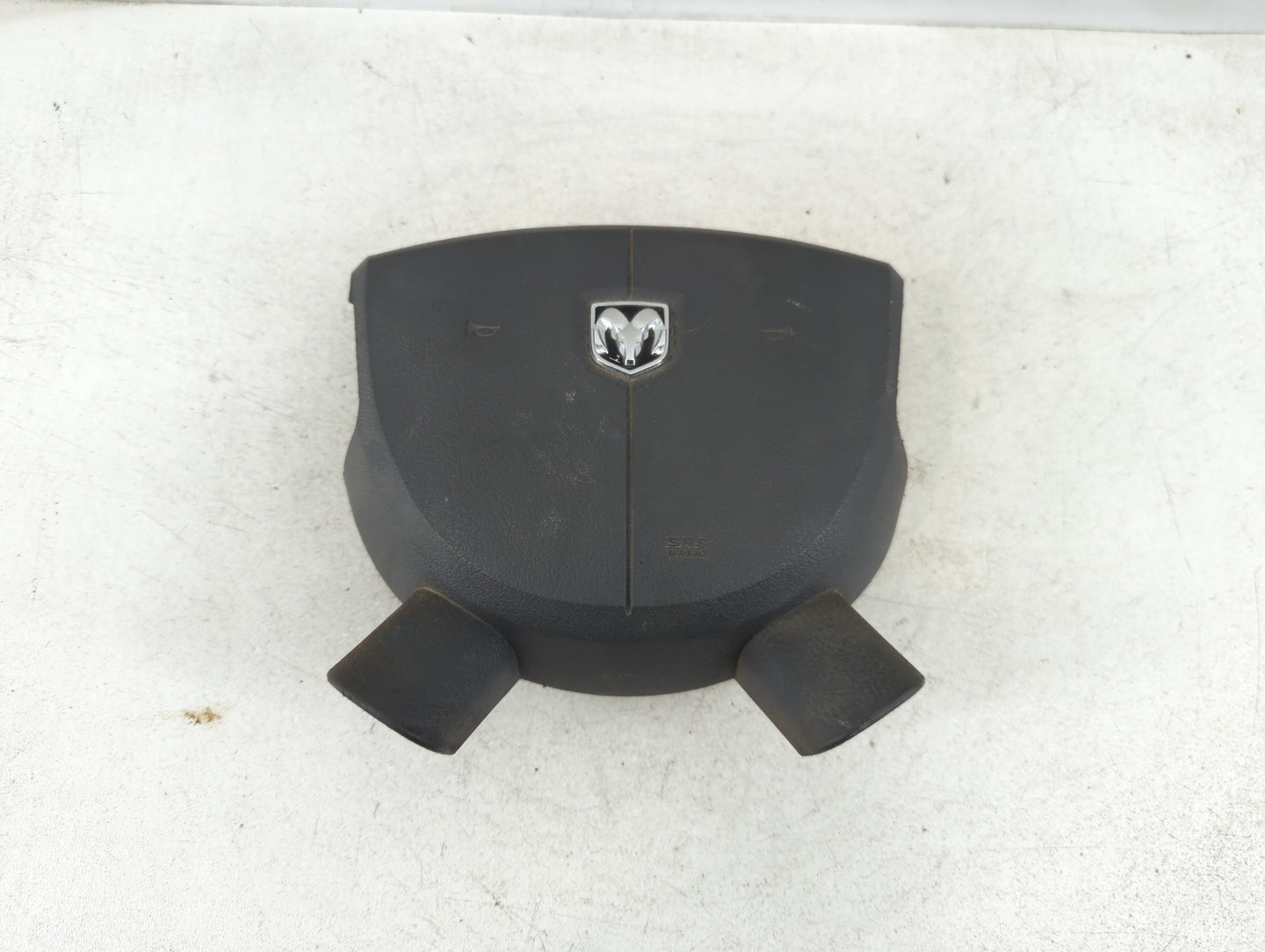 2005-2006 Dodge Durango Air Bag Driver Left Steering Wheel Mounted Fits Fits 2005 2006 OEM Used Auto Parts - Oemusedautopart