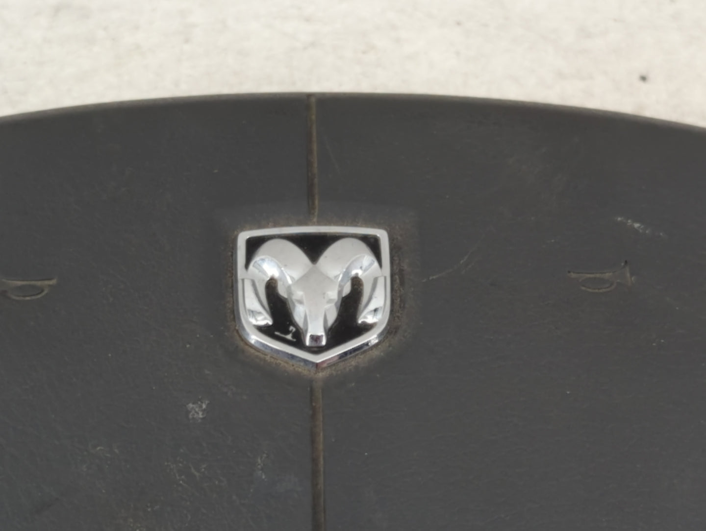 2005-2006 Dodge Durango Air Bag Driver Left Steering Wheel Mounted Fits Fits 2005 2006 OEM Used Auto Parts - Oemusedautopart