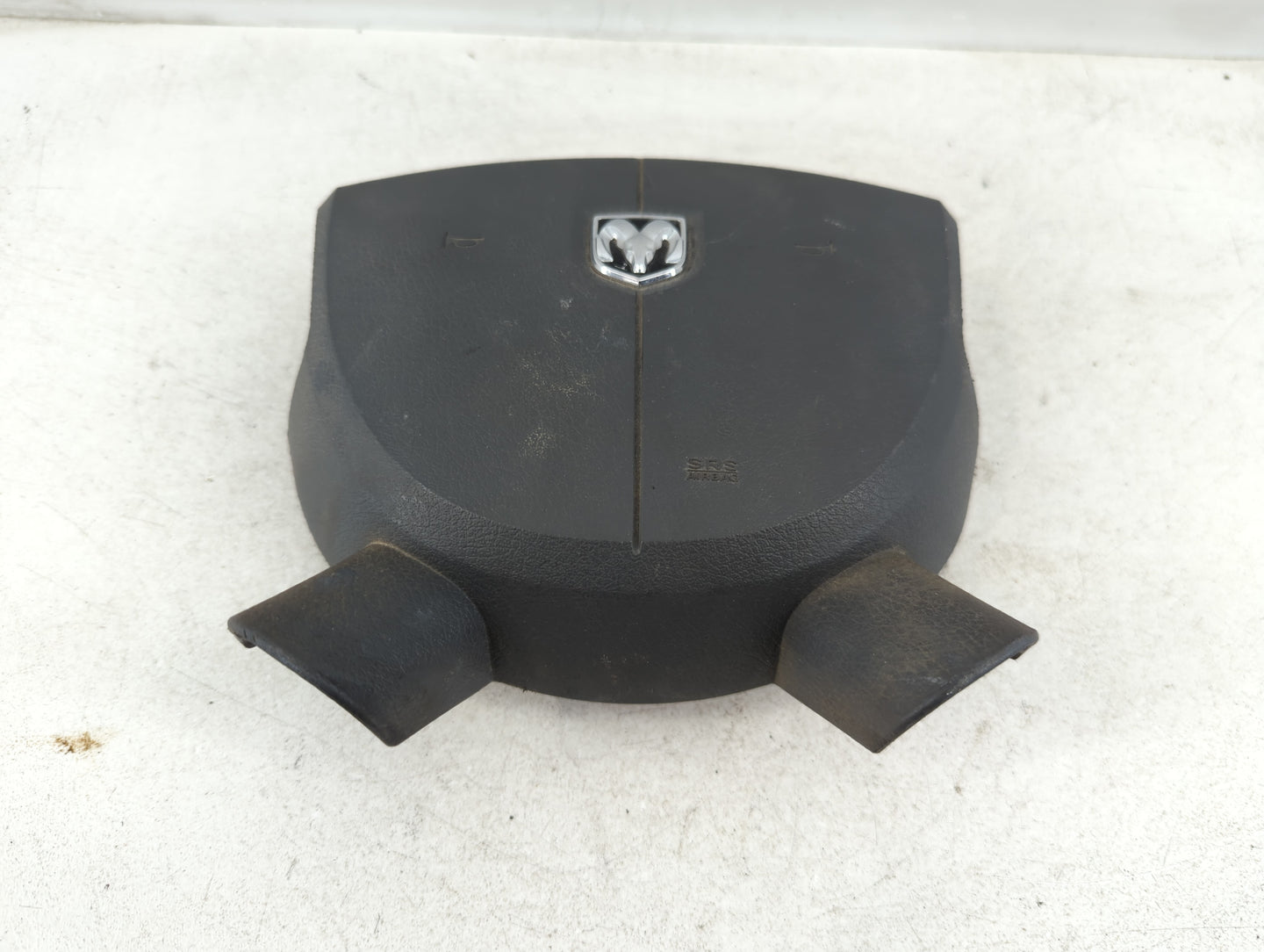 2005-2006 Dodge Durango Air Bag Driver Left Steering Wheel Mounted Fits Fits 2005 2006 OEM Used Auto Parts - Oemusedautopart