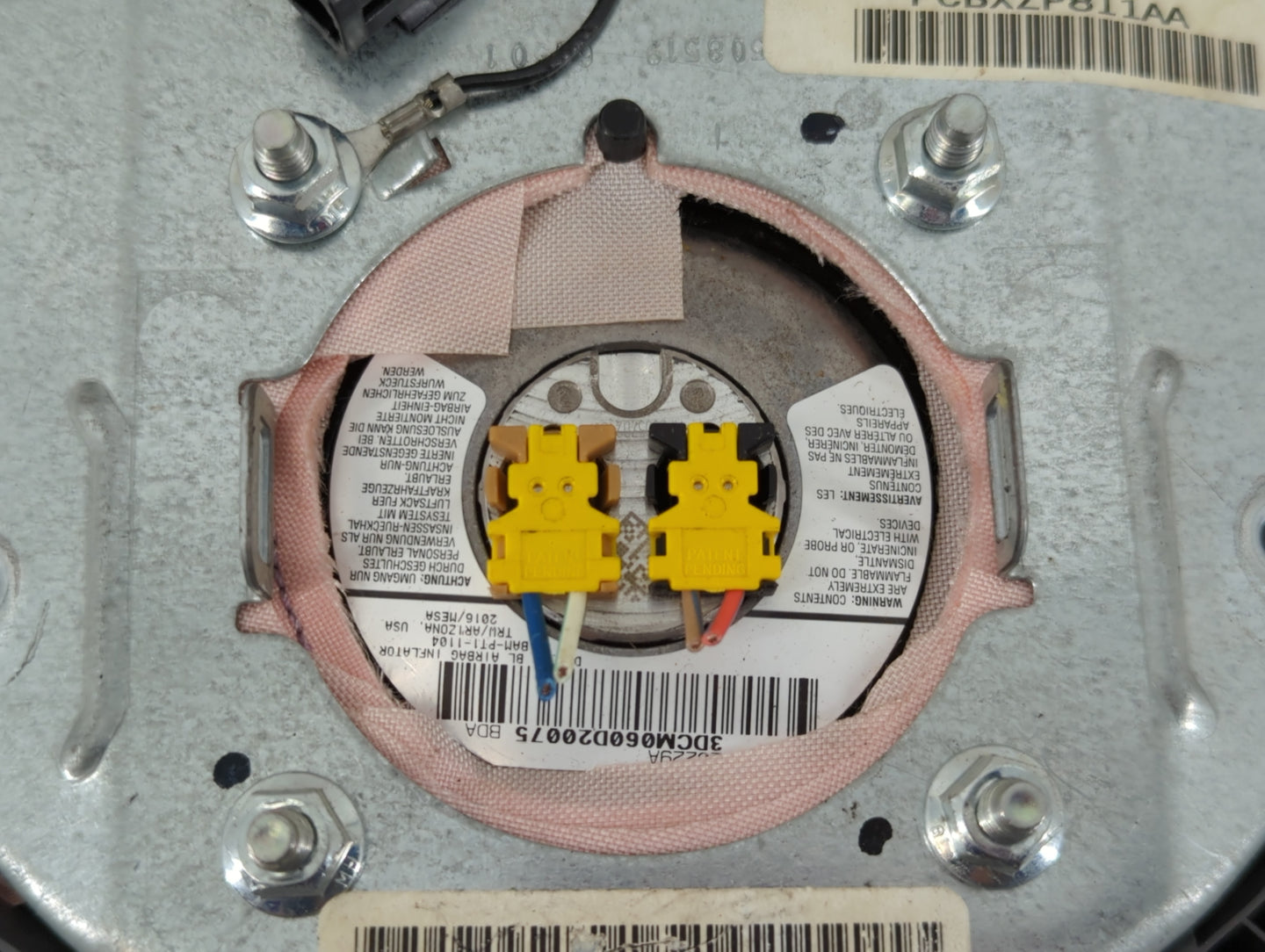 2005-2006 Dodge Durango Air Bag Driver Left Steering Wheel Mounted Fits Fits 2005 2006 OEM Used Auto Parts - Oemusedautopart