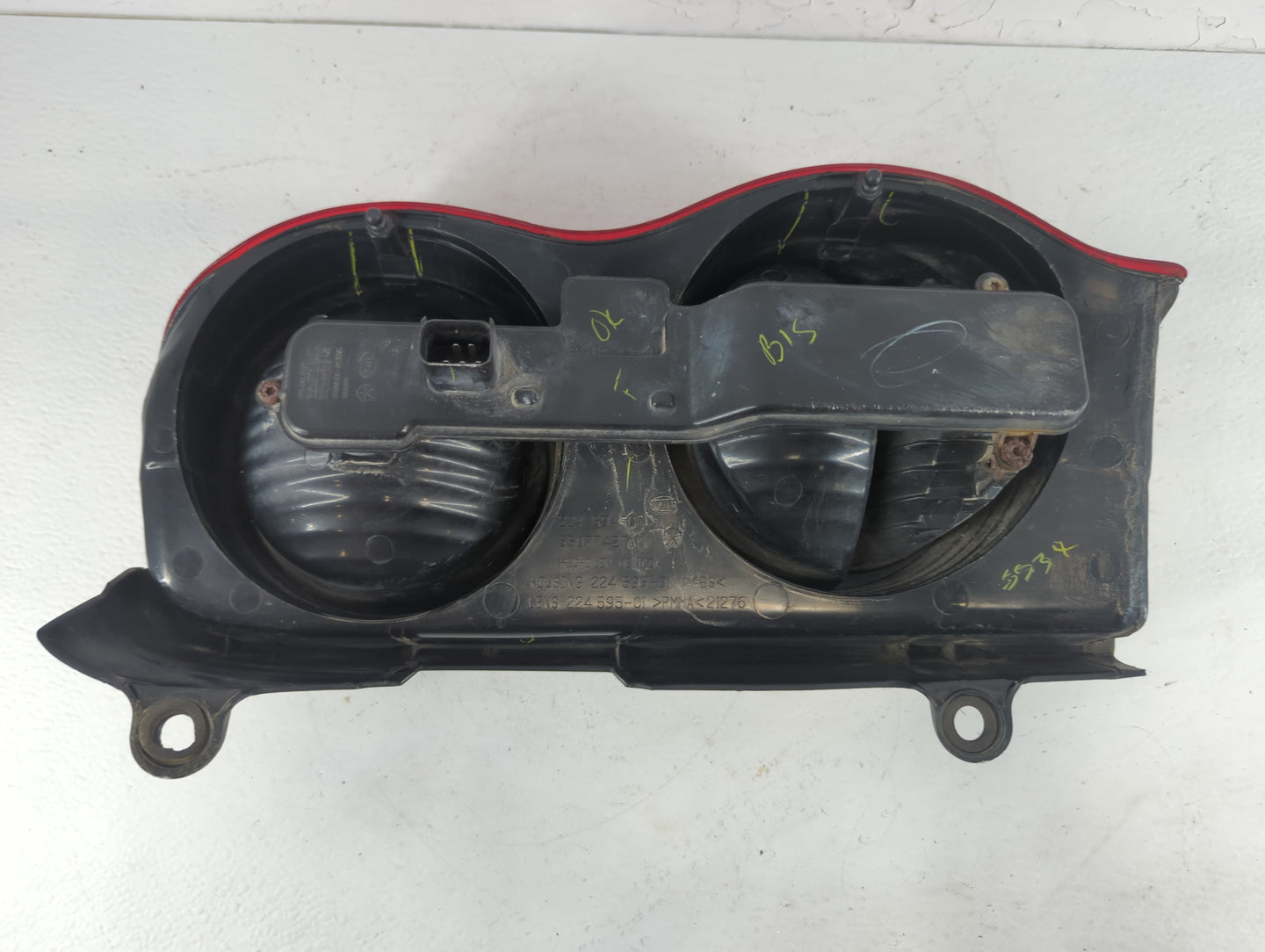 2004-2009 Dodge Durango Tail Light Assembly Driver Left OEM Fits Fits 2004 2005 2006 2007 2008 2009 OEM Used Auto Parts - Oe