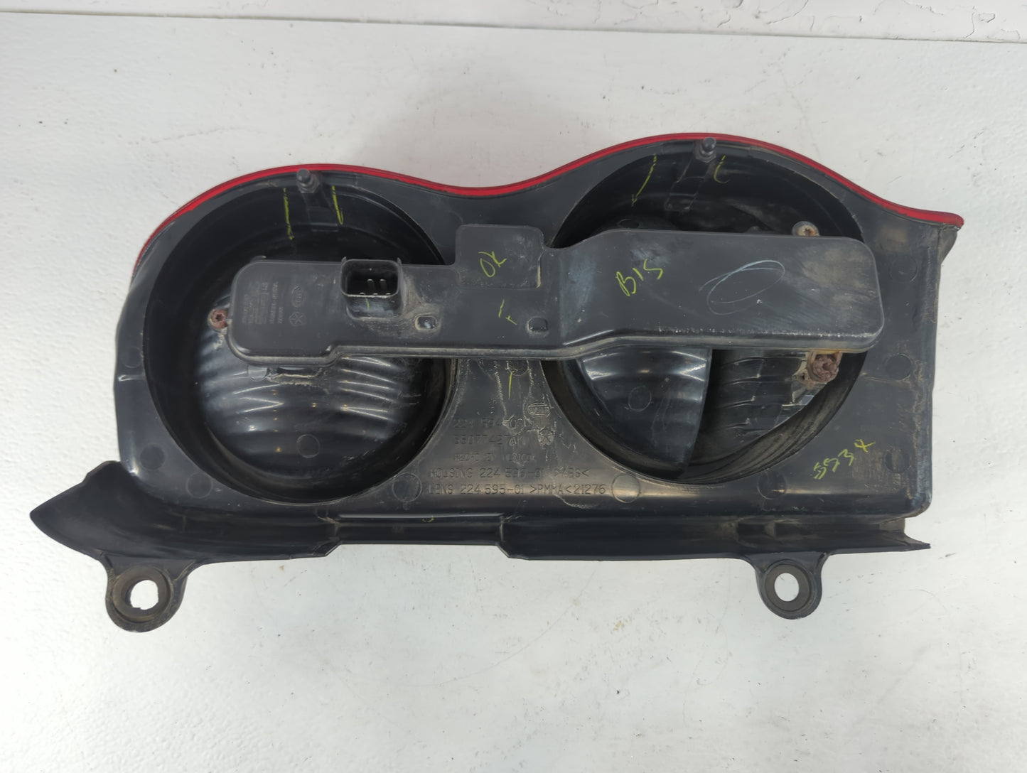 2004-2009 Dodge Durango Tail Light Assembly Driver Left OEM Fits Fits 2004 2005 2006 2007 2008 2009 OEM Used Auto Parts - Oe