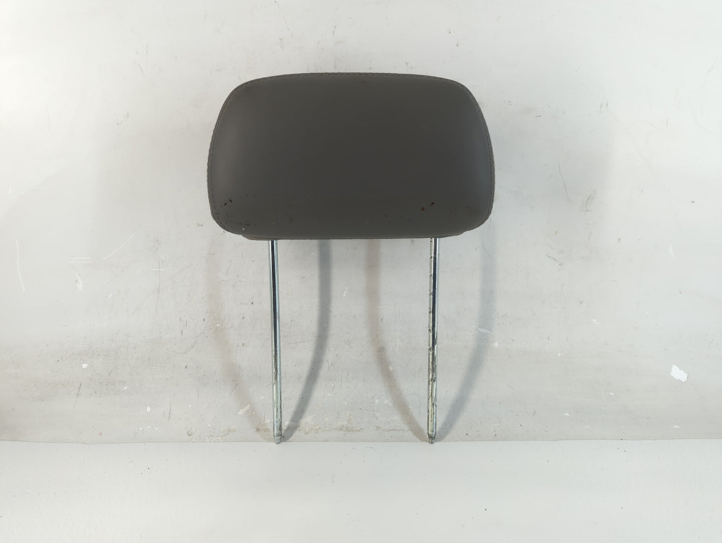 2006 Dodge Durango Headrest Head Rest Rear Center Seat Fits OEM Used Auto Parts - Oemusedautoparts1.com