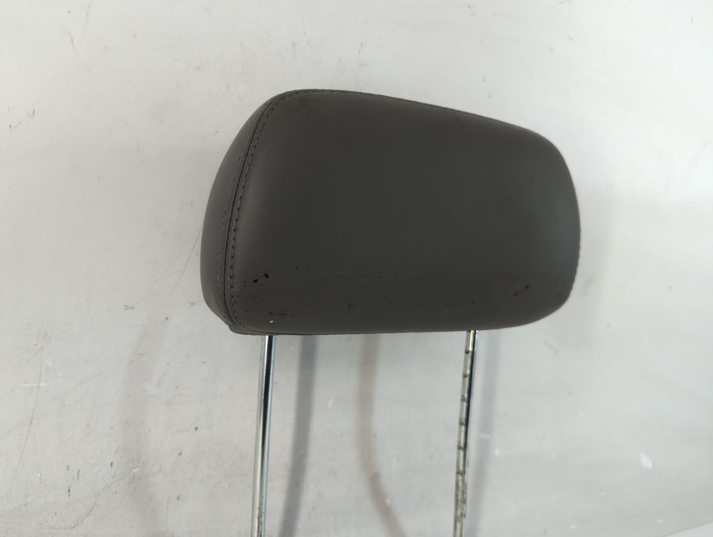 2006 Dodge Durango Headrest Head Rest Rear Center Seat Fits OEM Used Auto Parts - Oemusedautoparts1.com
