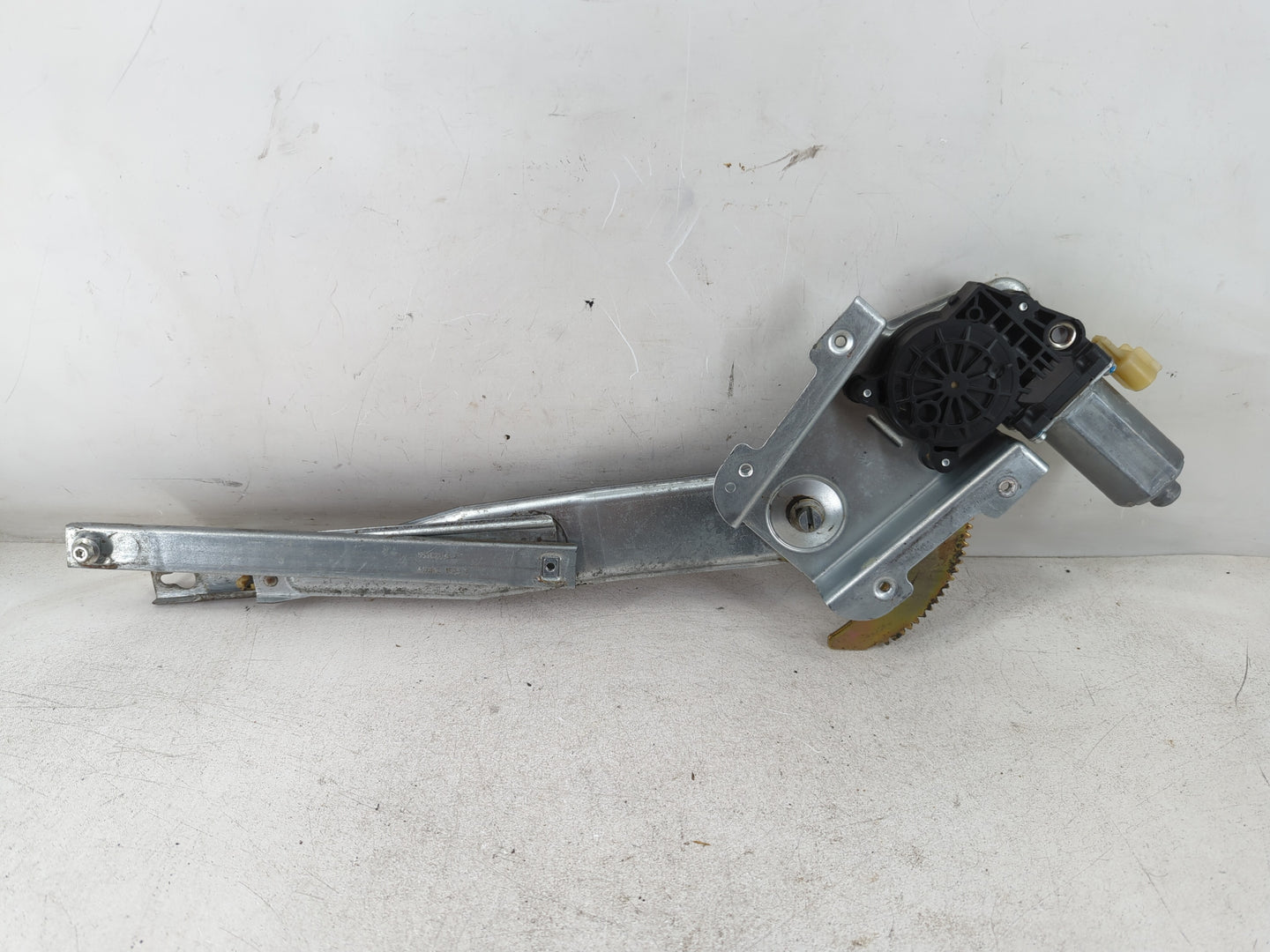 2004-2006 Dodge Durango Used Window Regulator Passenger Front 940060 - Oemusedautoparts1.com
