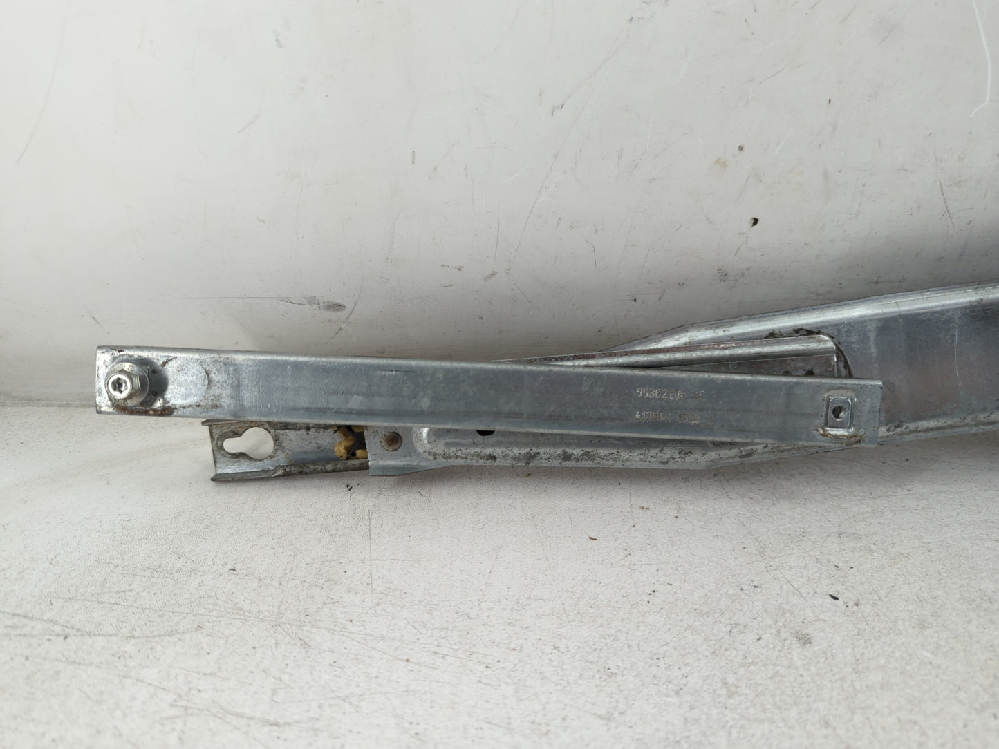 2004-2006 Dodge Durango Used Window Regulator Passenger Front 940060 - Oemusedautoparts1.com