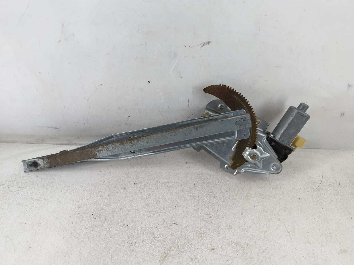 2004-2006 Dodge Durango Used Window Regulator Passenger Front 940060 - Oemusedautoparts1.com