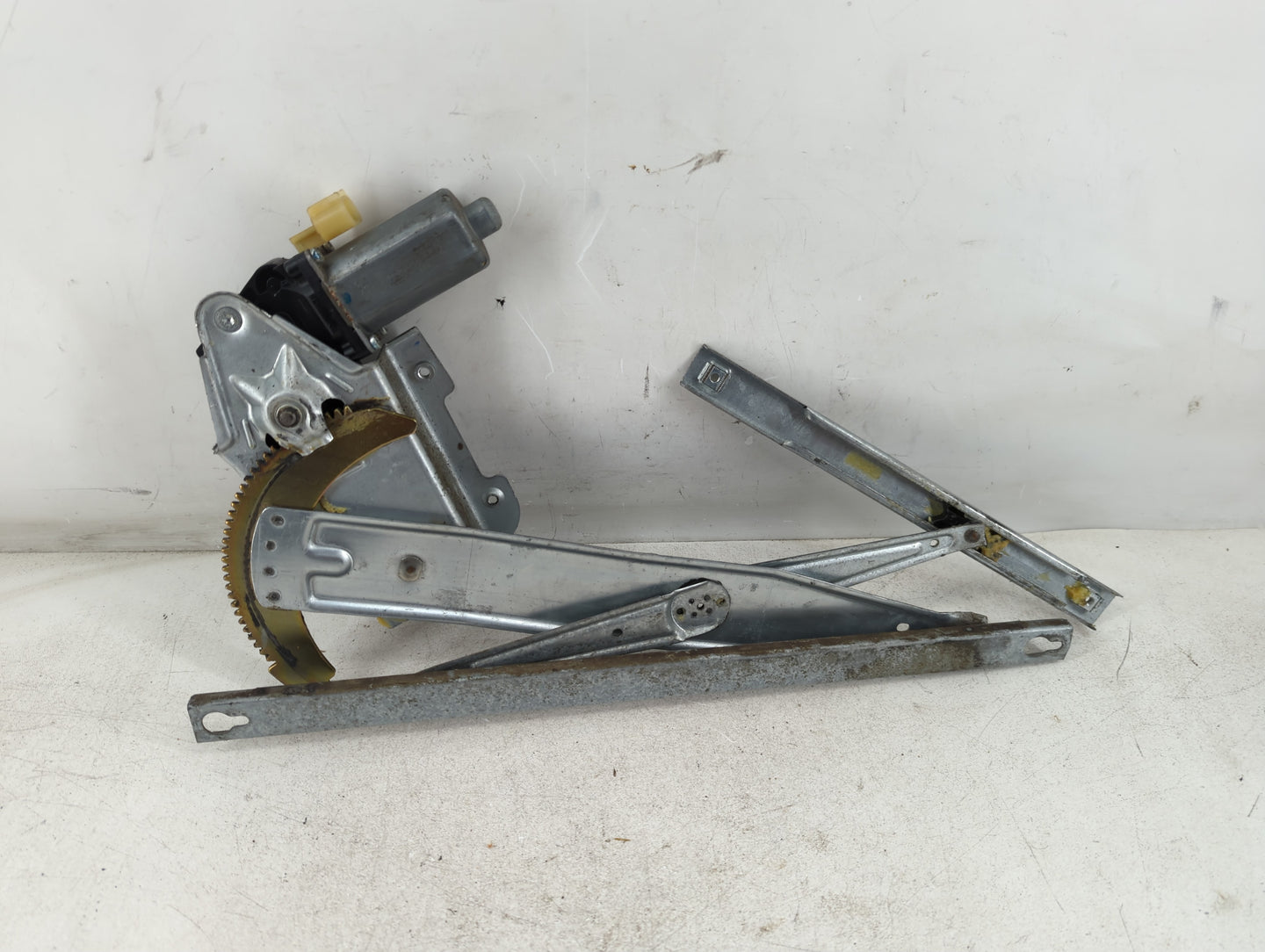 2004-2006 Dodge Durango Driver Left Front Window Regulator 940061 - Oemusedautoparts1.com