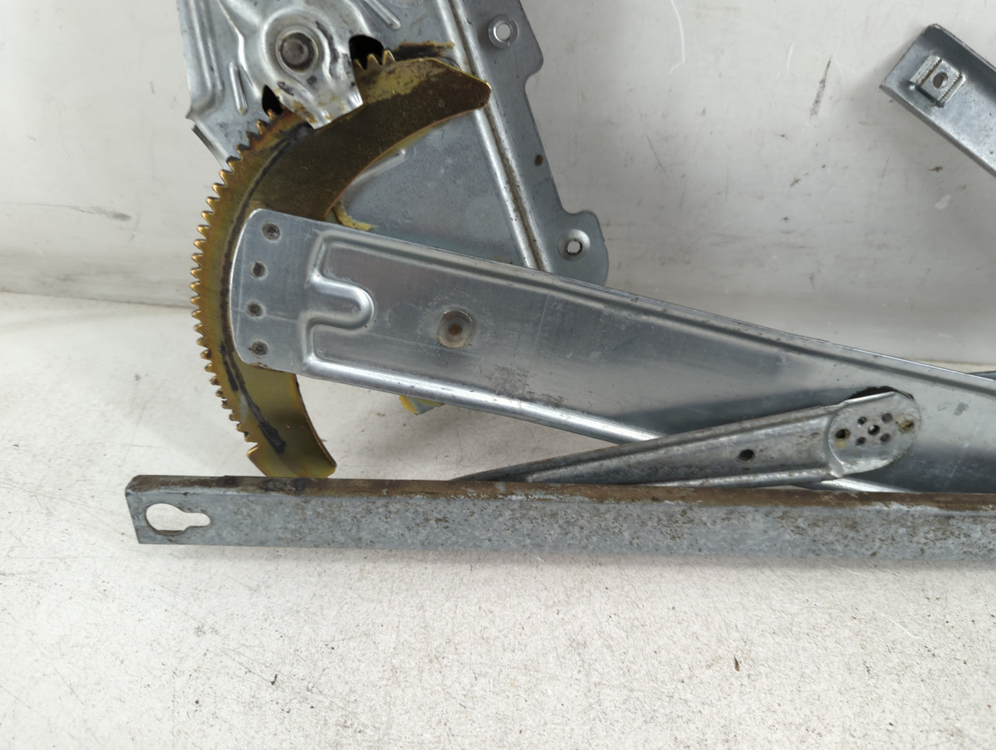 2004-2006 Dodge Durango Driver Left Front Window Regulator 940061 - Oemusedautoparts1.com