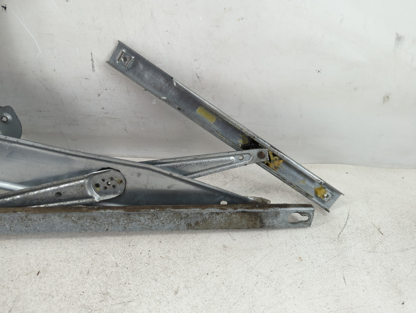 2004-2006 Dodge Durango Driver Left Front Window Regulator 940061 - Oemusedautoparts1.com