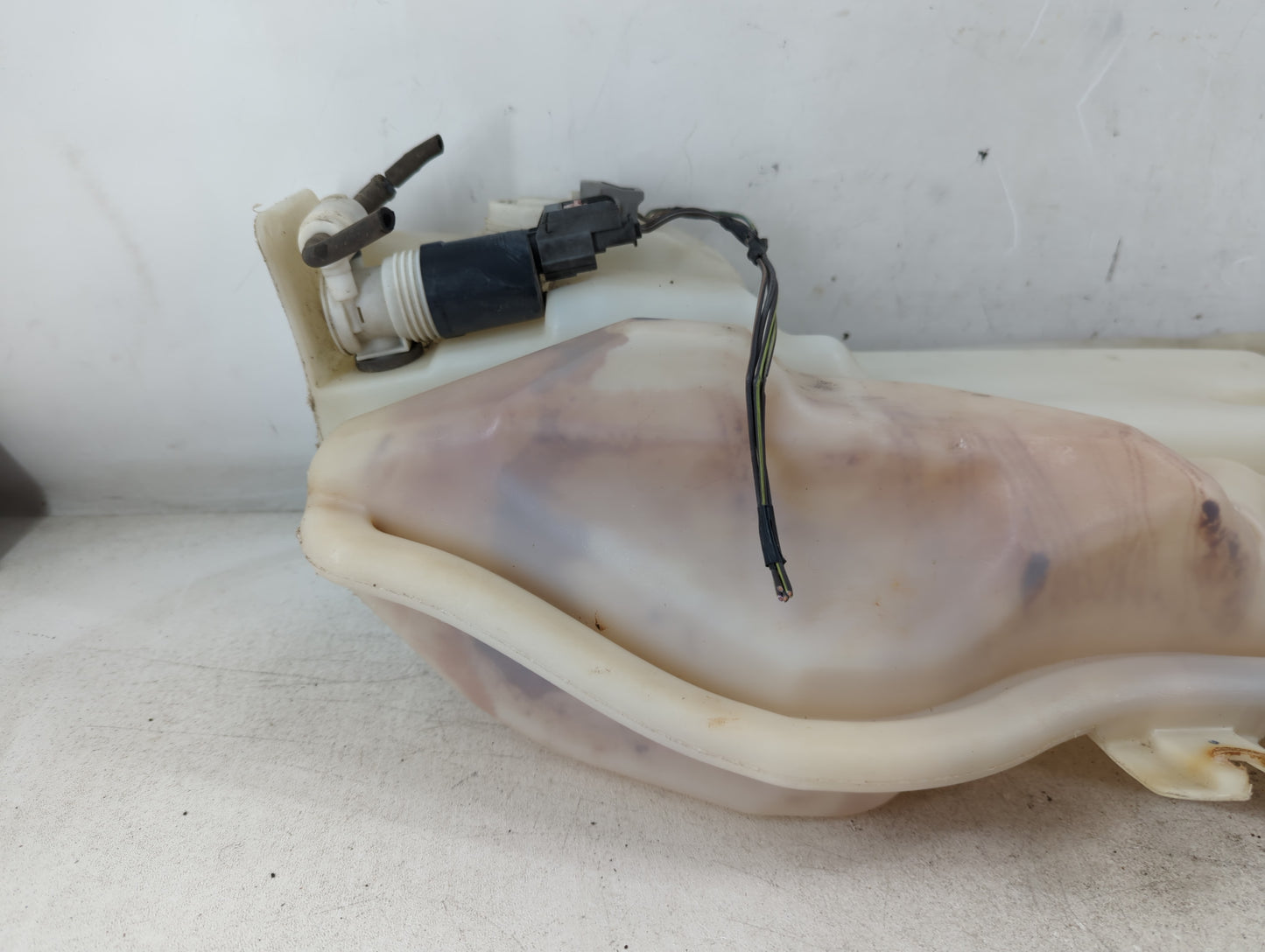 2004-2006 Dodge Durango Windshield Washer Fluid Reservoir Bottle Oem - Oemusedautoparts1.com