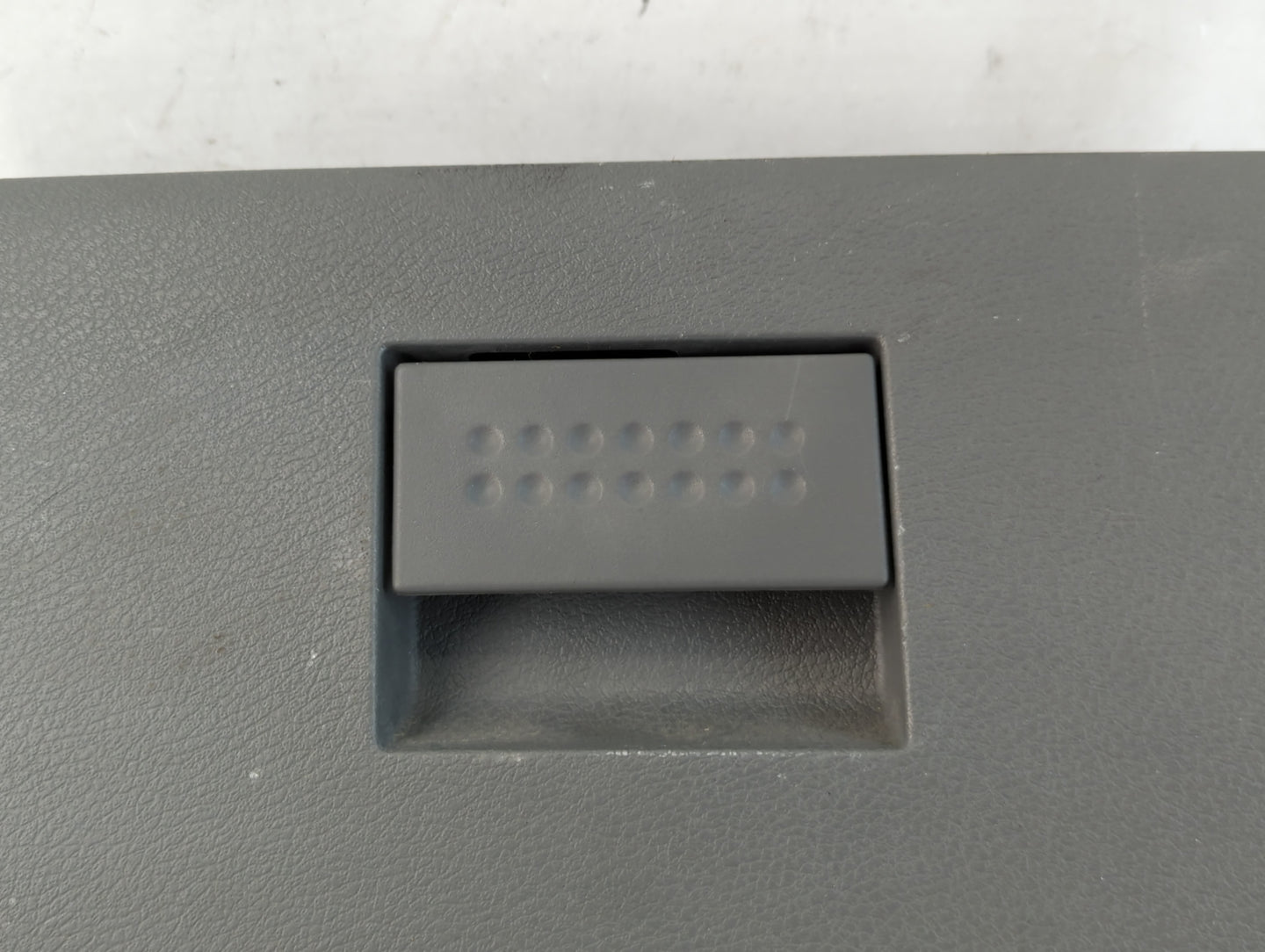 2006 Dodge Durango Passenger Glove Box Door Storage Compartment - Oemusedautoparts1.com