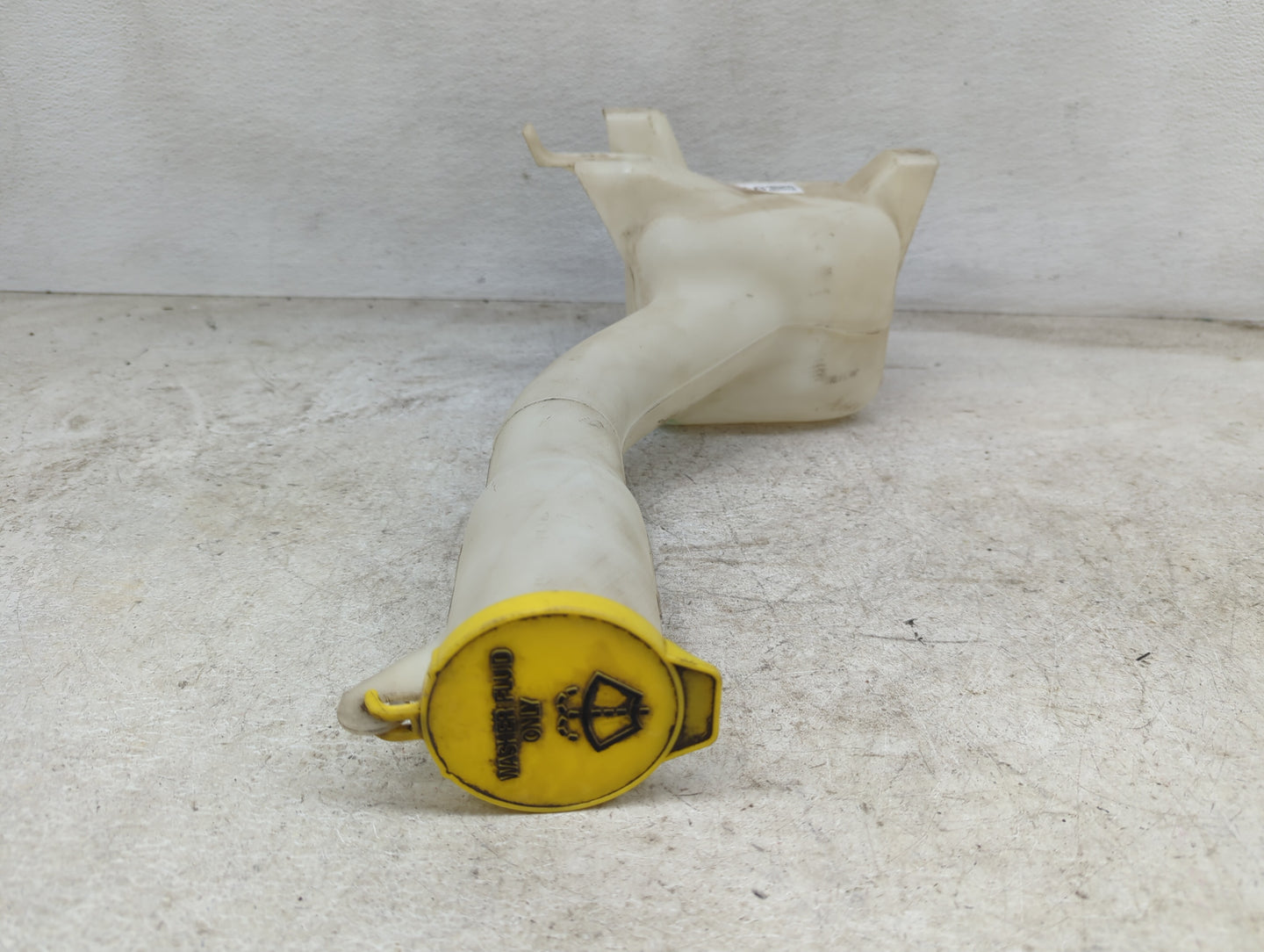Dodge Magnum Windshield Washer Fluid Reservoir Bottle Oem - Oemusedautoparts1.com
