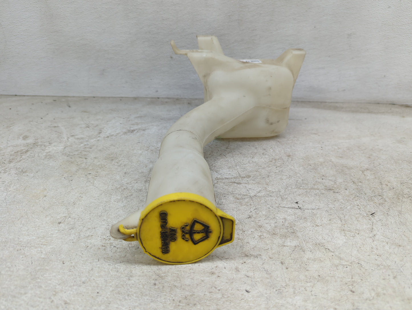 Dodge Magnum Windshield Washer Fluid Reservoir Bottle Oem - Oemusedautoparts1.com