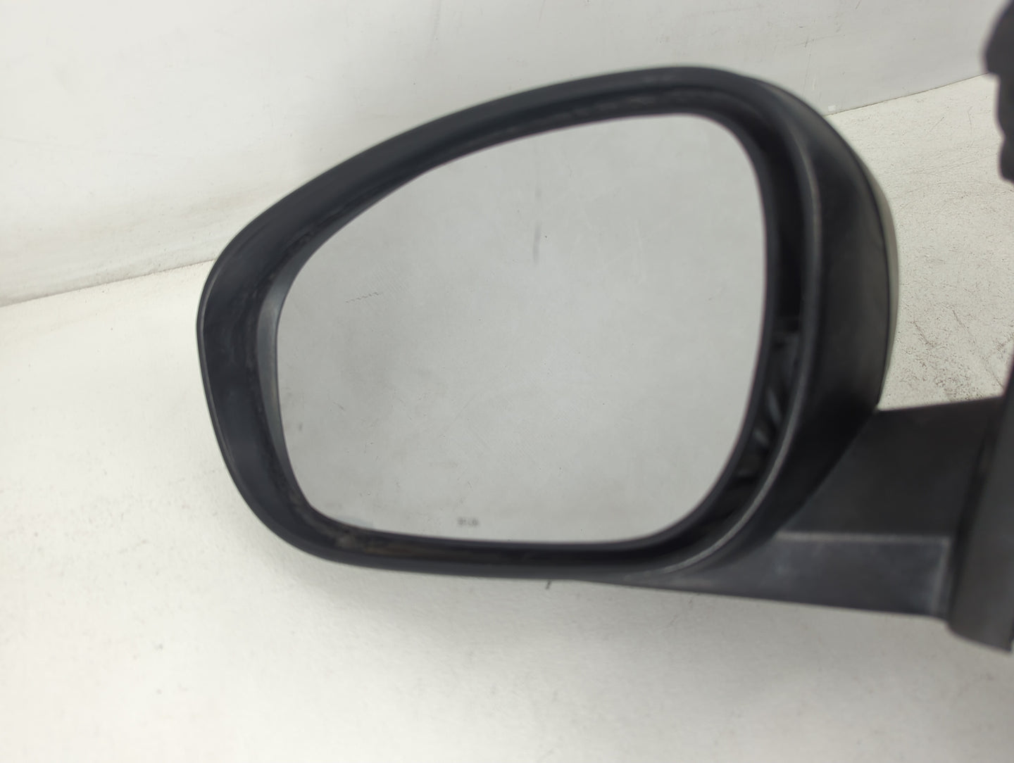 2005-2008 Dodge Magnum Driver Side View Mirror - Left Door Mirror OEM Used - Oemusedautoparts1.com