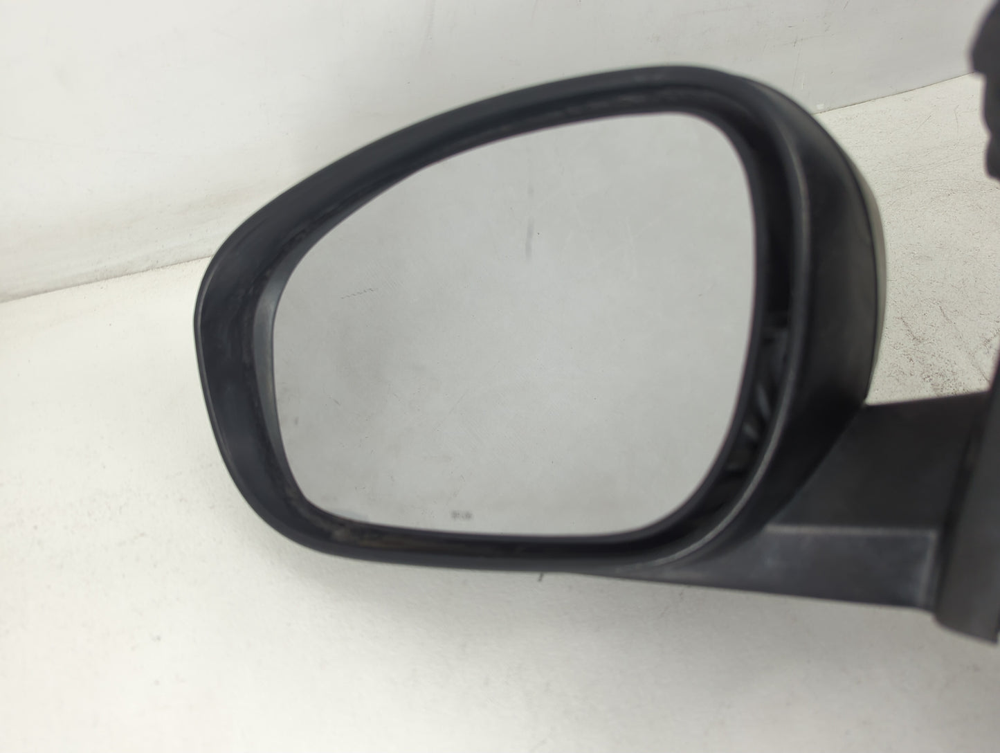 2005-2008 Dodge Magnum Driver Side View Mirror - Left Door Mirror OEM Used - Oemusedautoparts1.com