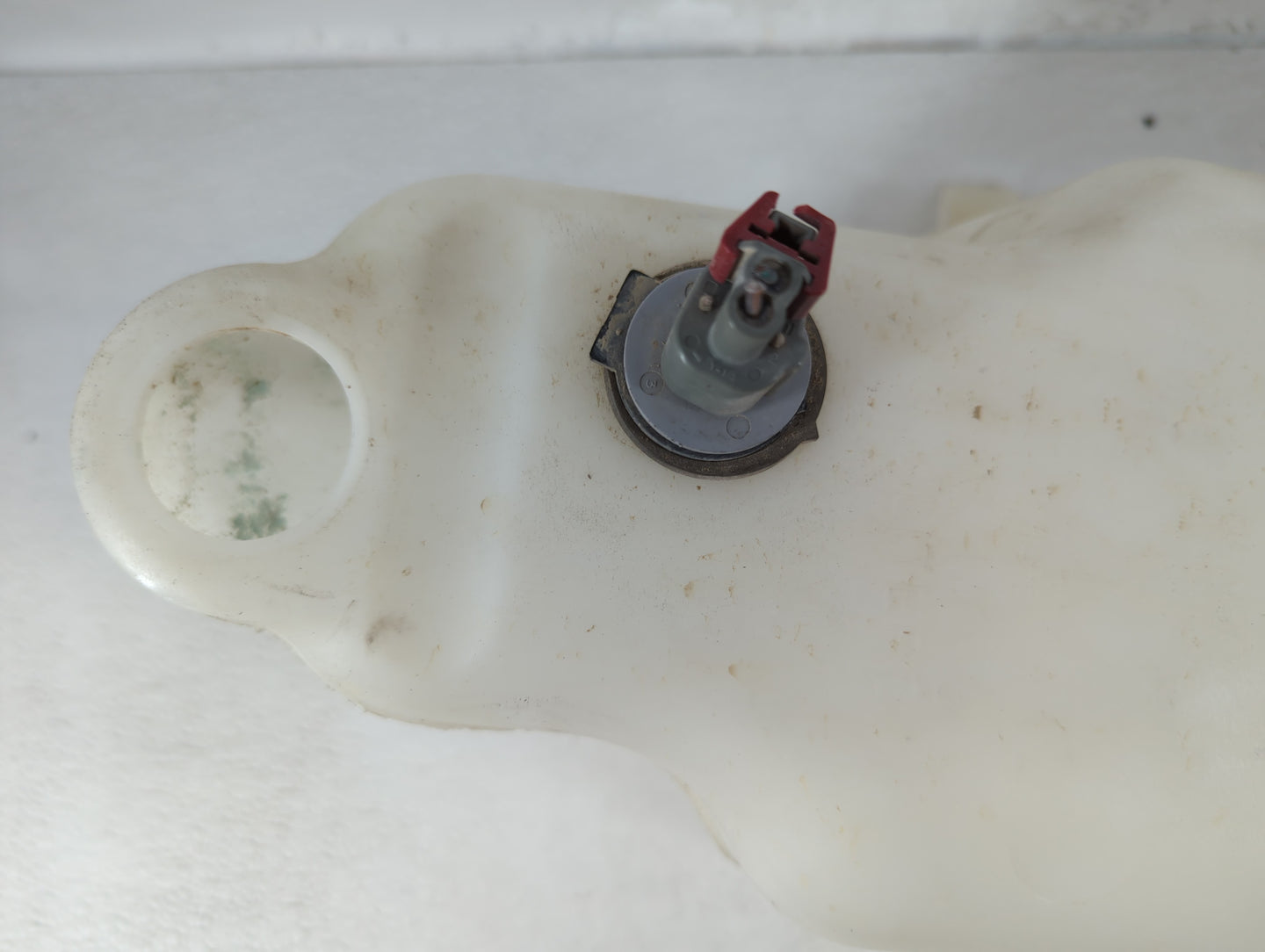 2005-2008 Dodge Magnum Windshield Washer Fluid Reservoir Bottle Oem - Oemusedautoparts1.com