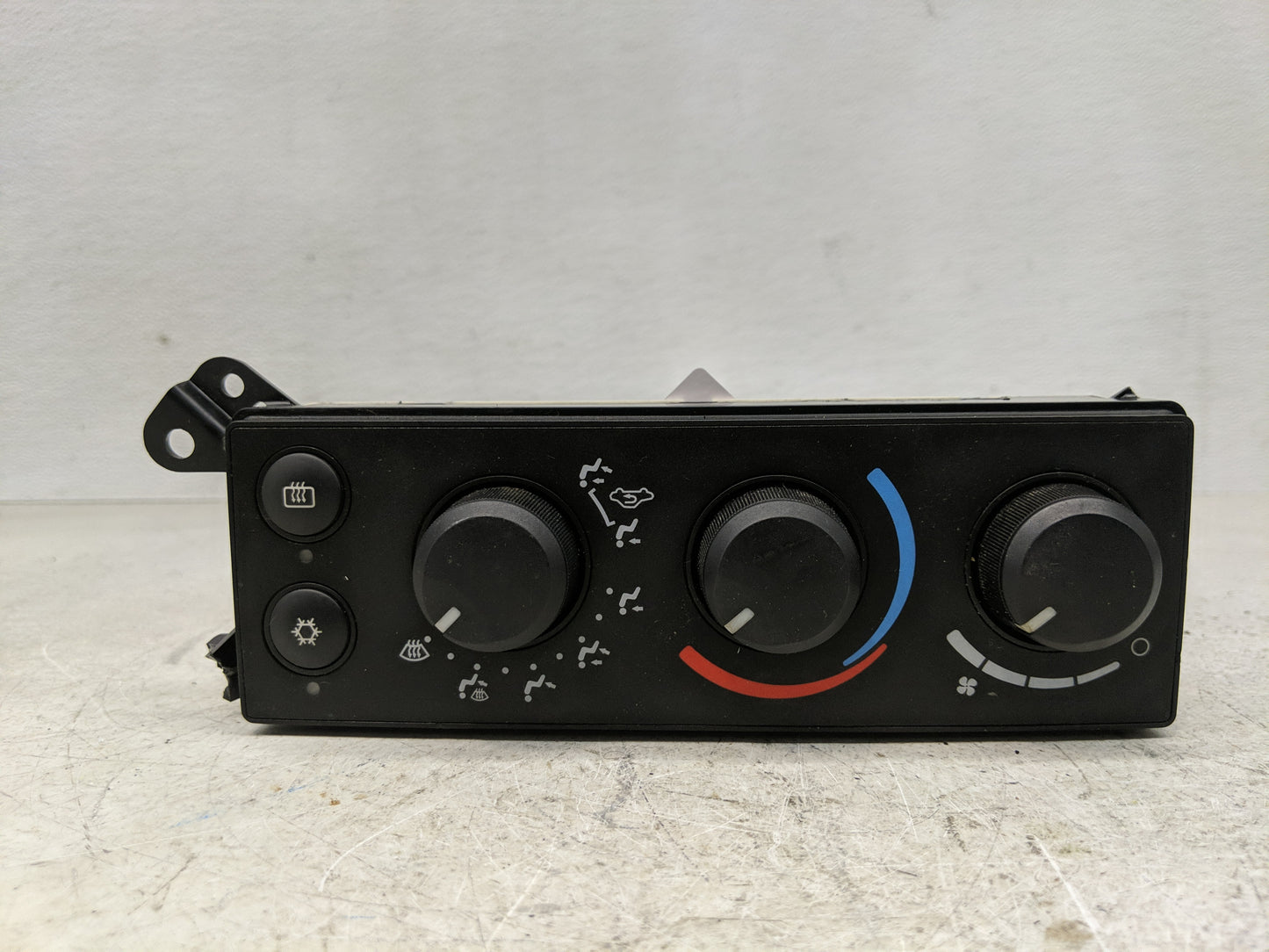 2006-2007 Dodge Ram 1500 Climate Control Module Temperature AC/Heater Replacement P/N:P55056755AB Fits Fits 2006 2007 2008 O