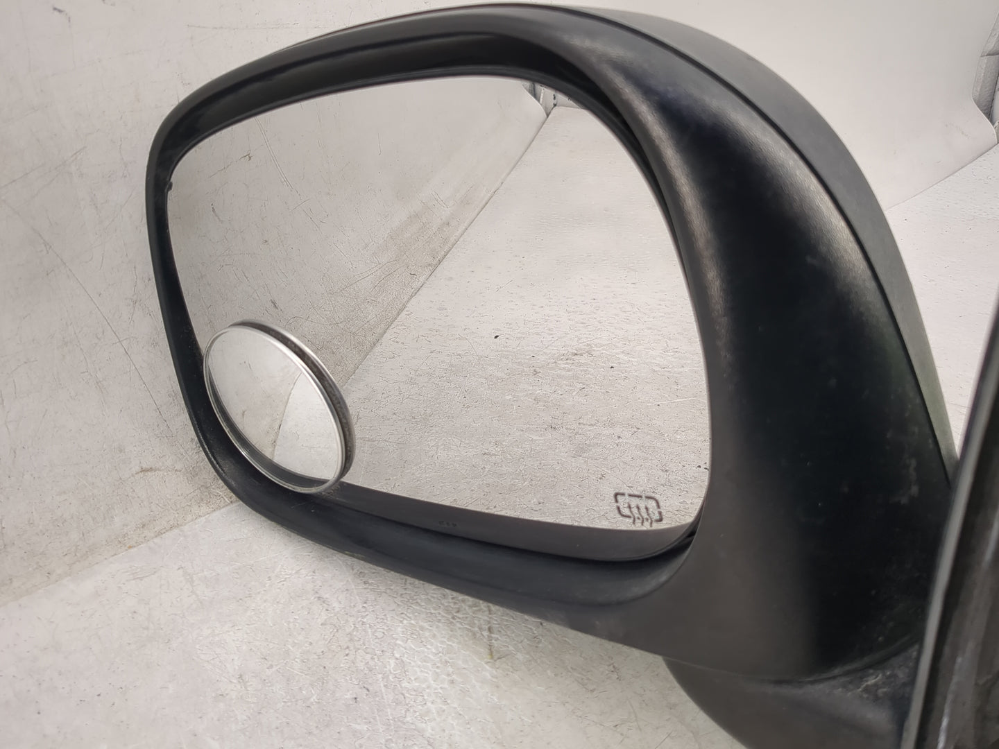 2002-2008 Dodge Ram 1500 Driver Side View Mirror - Left Door Mirror OEM Used - Oemusedautoparts1.com