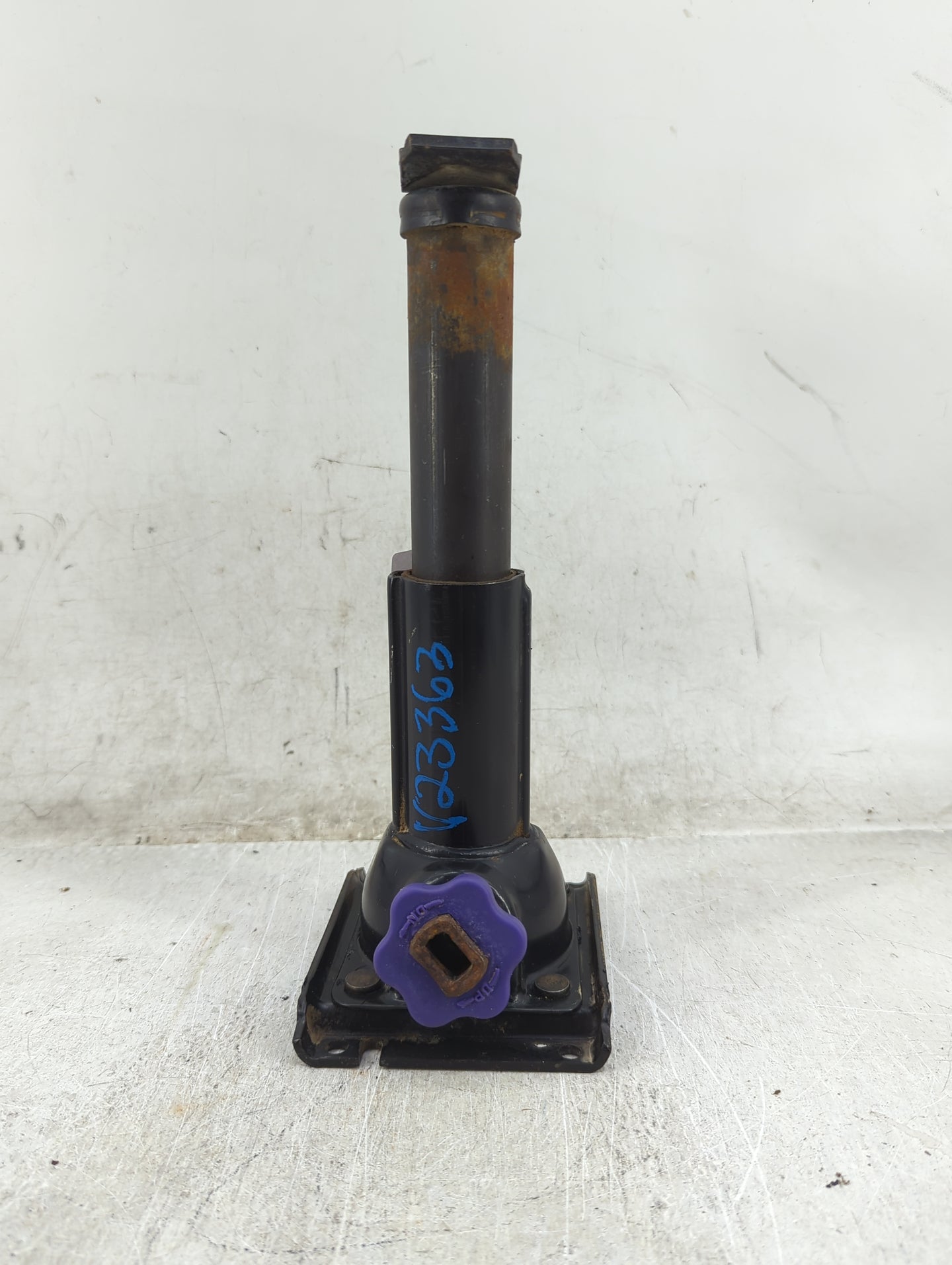 2006 Dodge Ram 2500 Spare Scissor Car Jack - Oemusedautoparts1.com