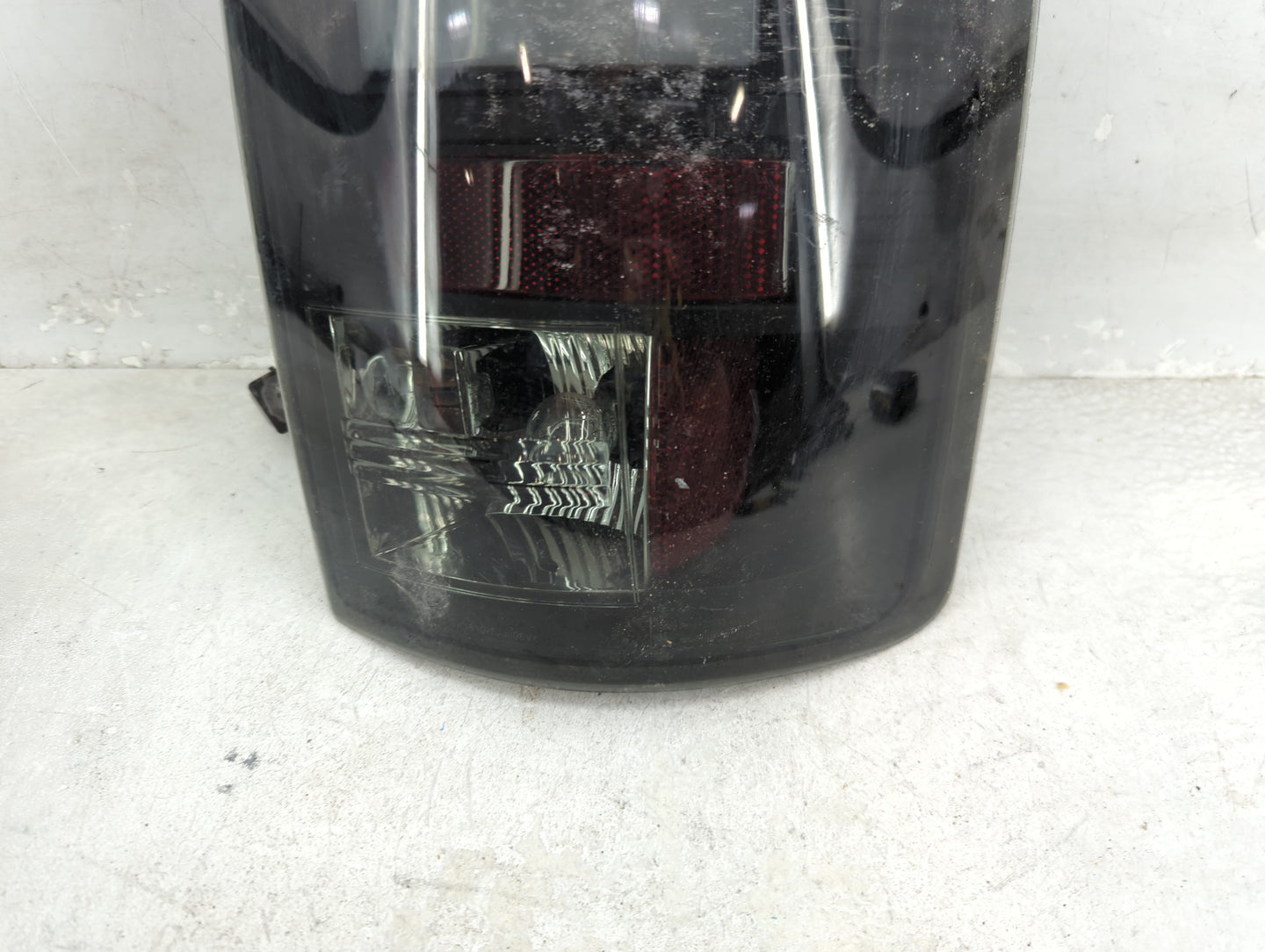 2003-2006 Dodge Ram 2500 Tail Light Assembly Driver Left OEM P/N:12V 3157 Fits Fits 2002 2003 2004 2005 2006 OEM Used Auto P