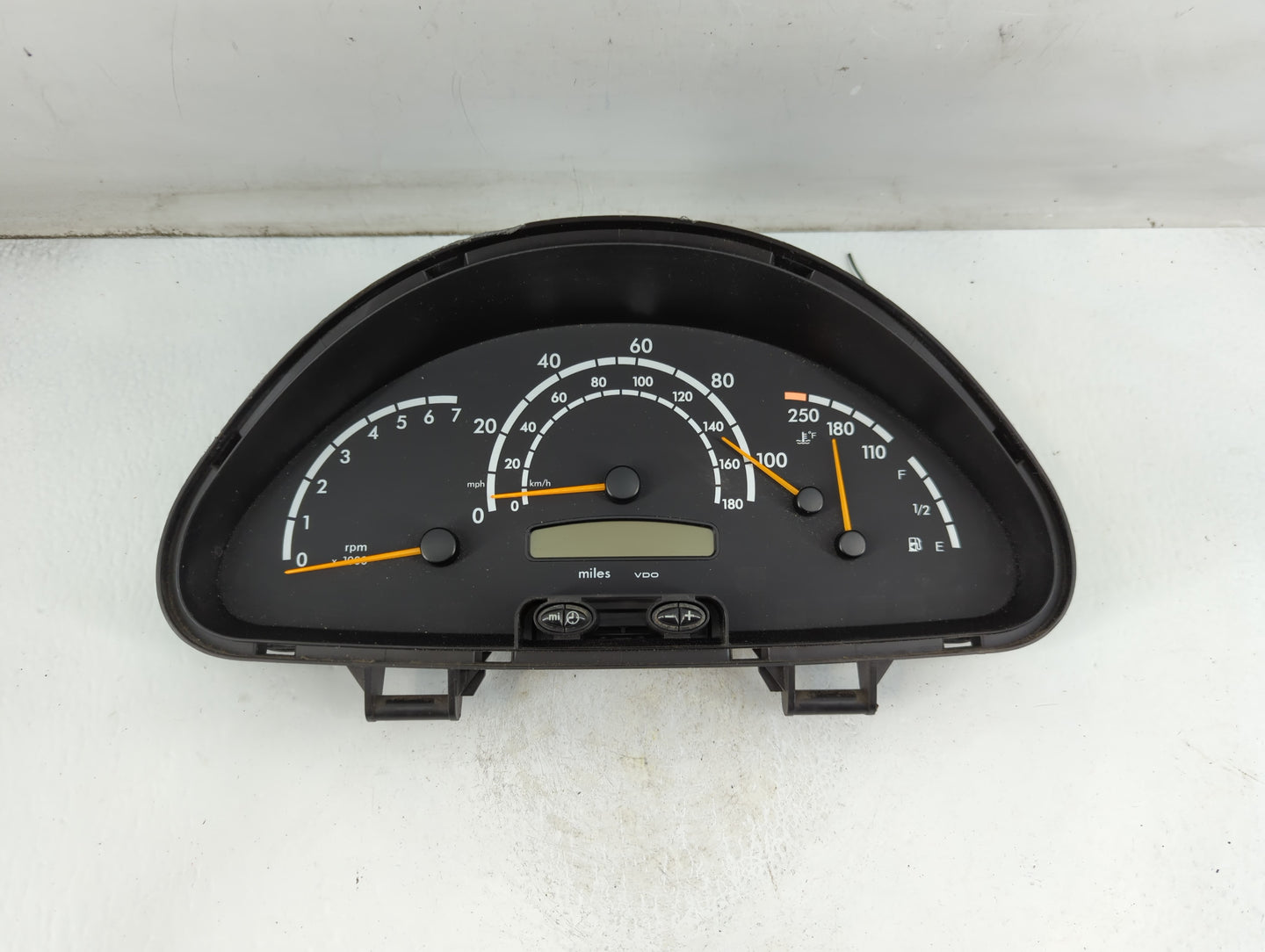 2006 Dodge Sprinter 2500 Instrument Cluster Speedometer Gauges P/N:>PP T40< 88 311 295 Fits OEM Used Auto Parts - Oemusedaut