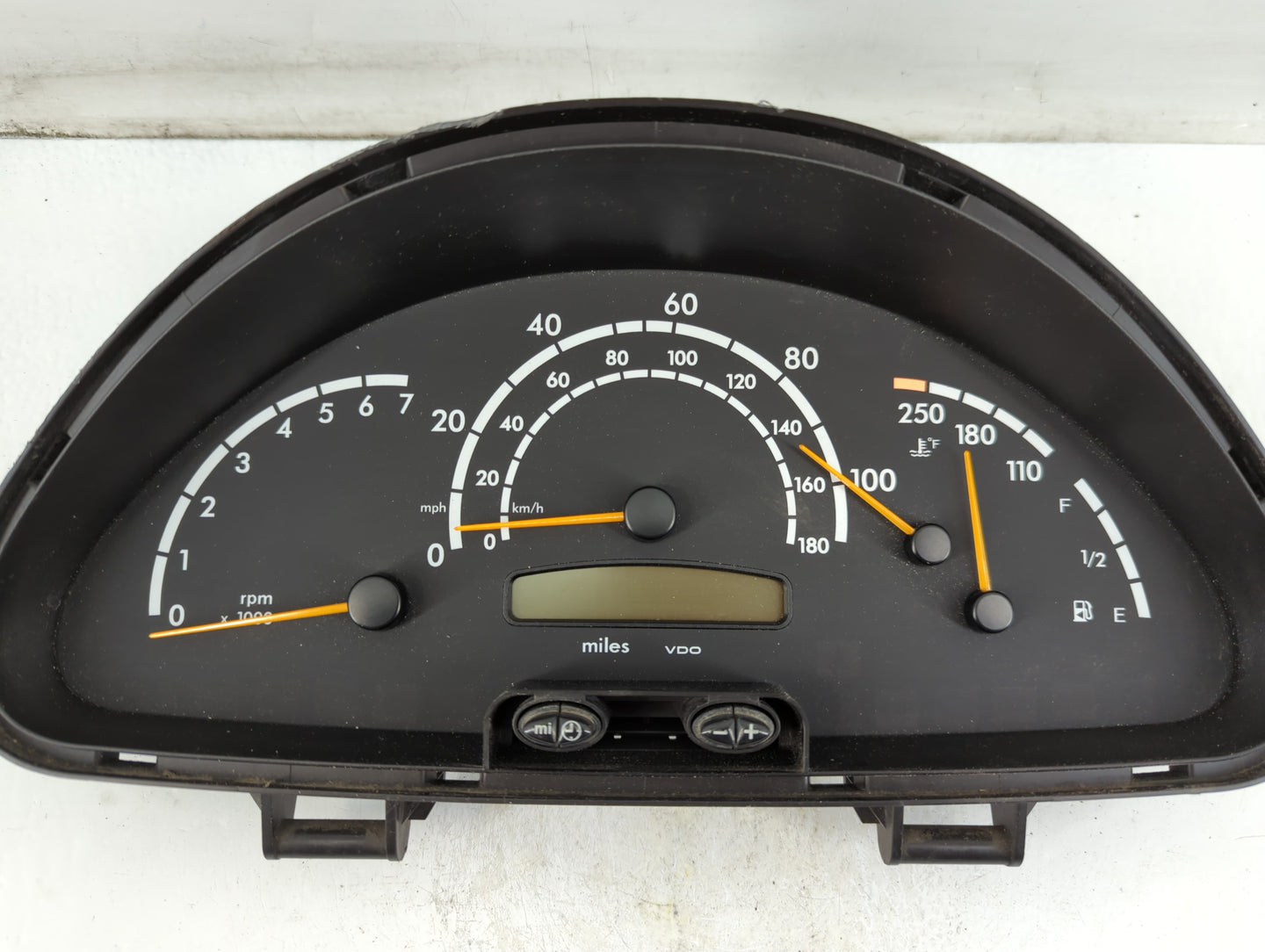 2006 Dodge Sprinter 2500 Instrument Cluster Speedometer Gauges P/N:>PP T40< 88 311 295 Fits OEM Used Auto Parts - Oemusedaut