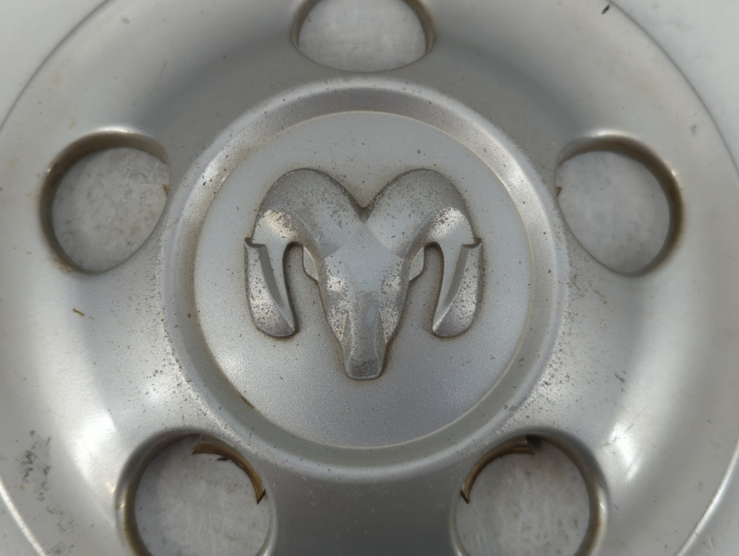 2006 Dodge Sprinter 2500 Center Cap Oem 815543 - Oemusedautoparts1.com