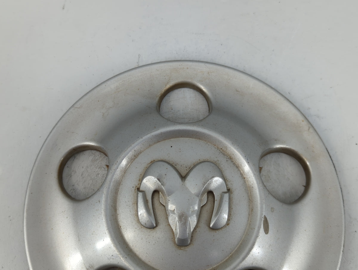 2006 Dodge Sprinter 2500 Center Cap Oem 885538 - Oemusedautoparts1.com