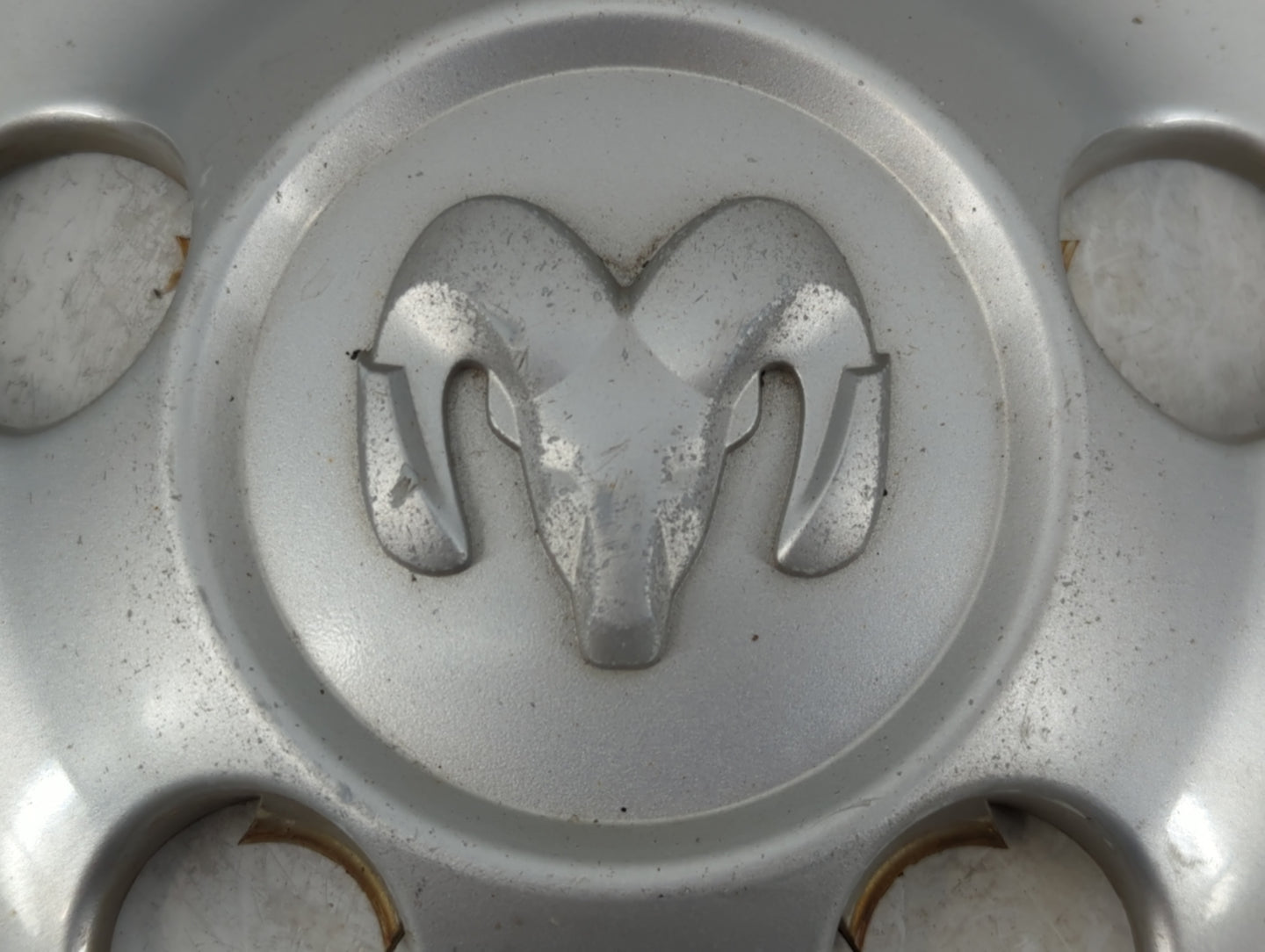 2006 Dodge Sprinter 2500 Center Cap Oem 885539 - Oemusedautoparts1.com