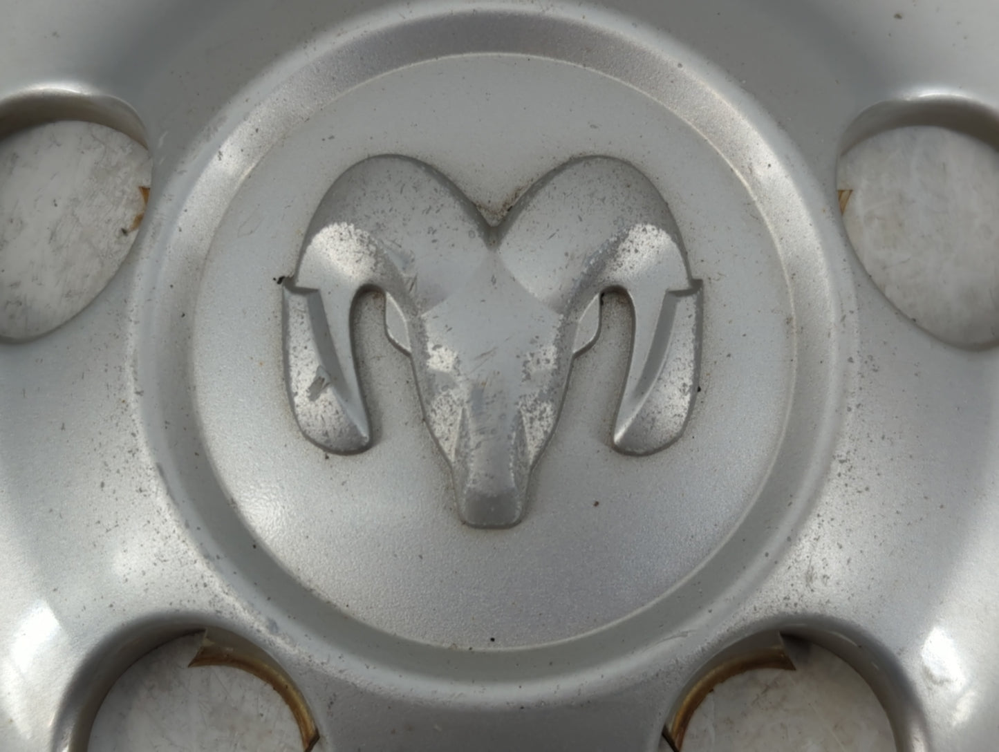 2006 Dodge Sprinter 2500 Center Cap Oem 885539 - Oemusedautoparts1.com