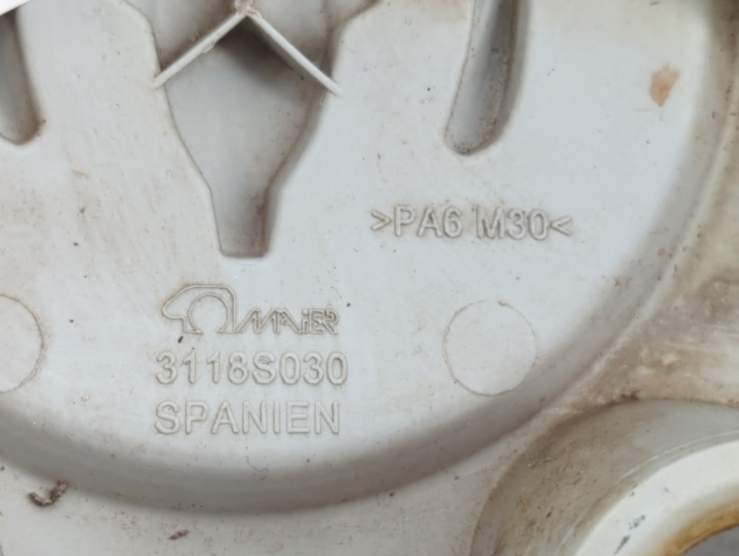 2006 Dodge Sprinter 2500 Center Cap Oem 885539 - Oemusedautoparts1.com