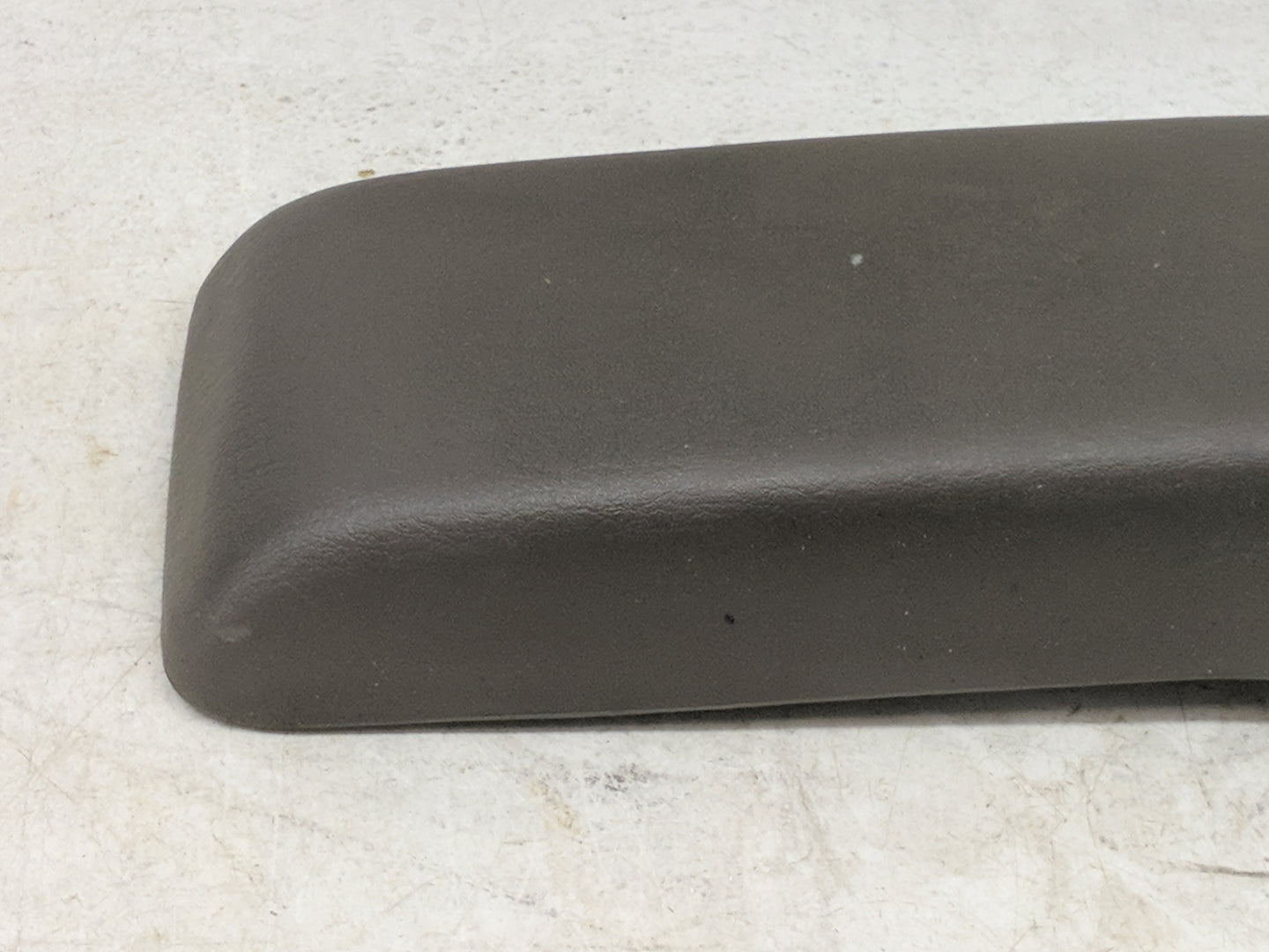 2005-2006 Dodge Stratus Center Console Armrest Cover Lid Fits Fits 2005 2006 OEM Used Auto Parts - Oemusedautoparts1.com