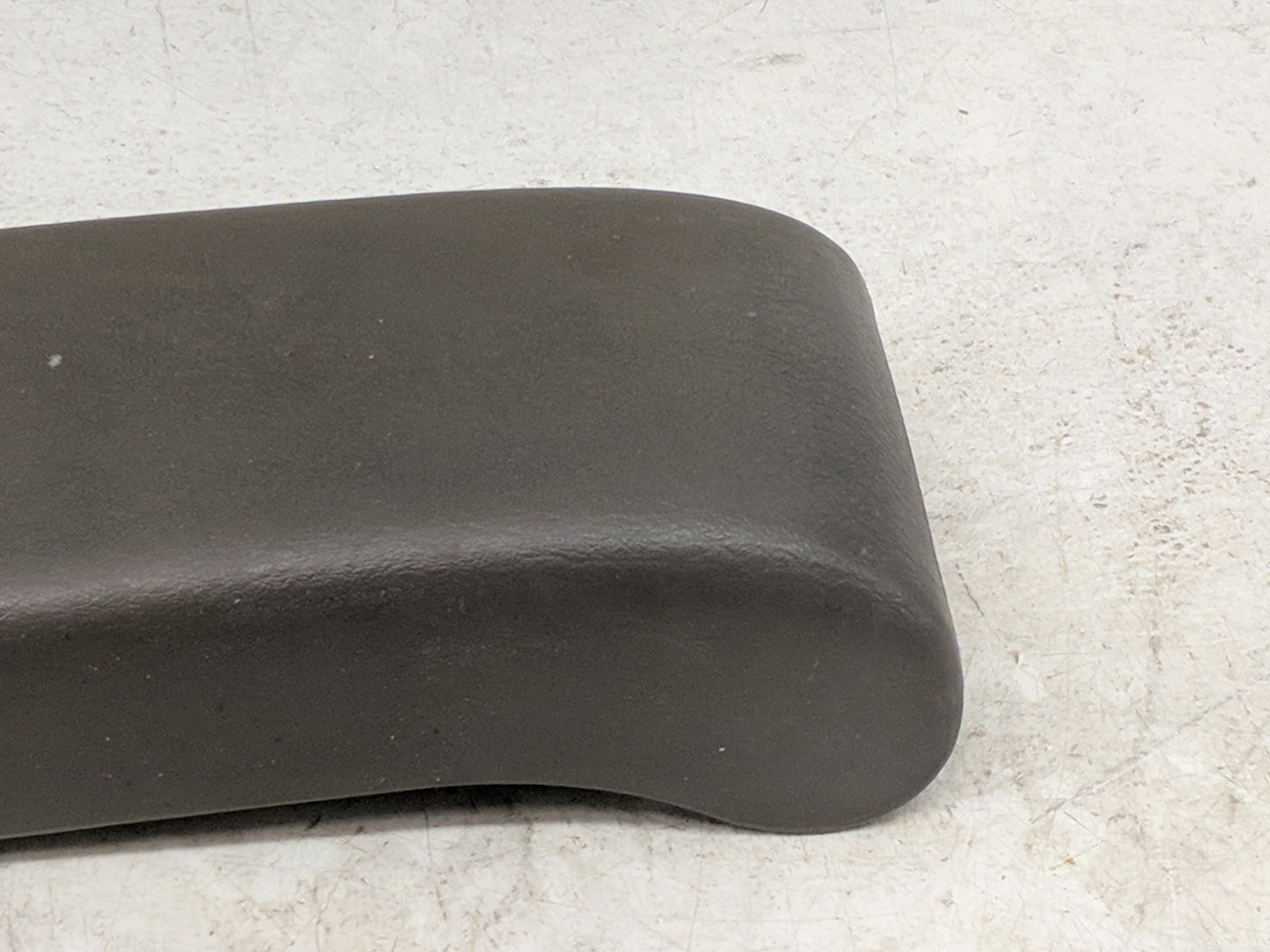 2005-2006 Dodge Stratus Center Console Armrest Cover Lid Fits Fits 2005 2006 OEM Used Auto Parts - Oemusedautoparts1.com